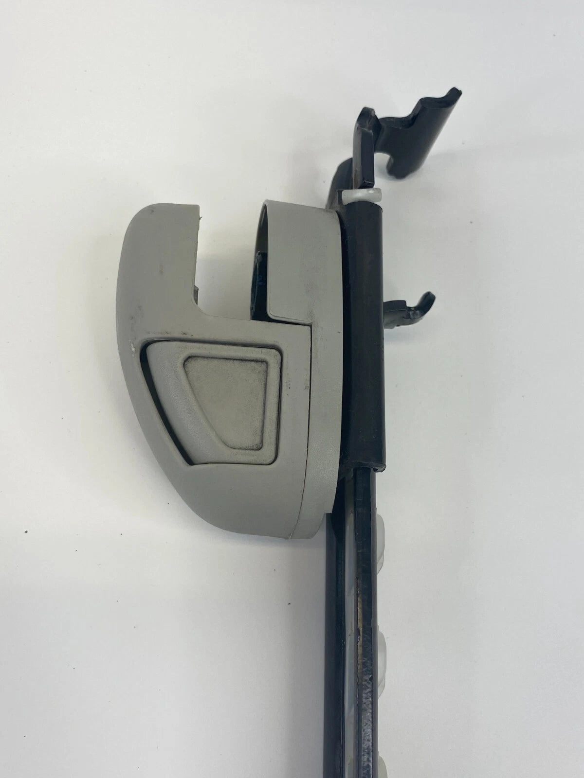 2009 2010 VOLKSWAGEN ROUTAN REAR RIGHT SEAT BELT HEIGHT ADJUSTER 1DW77ES3AA