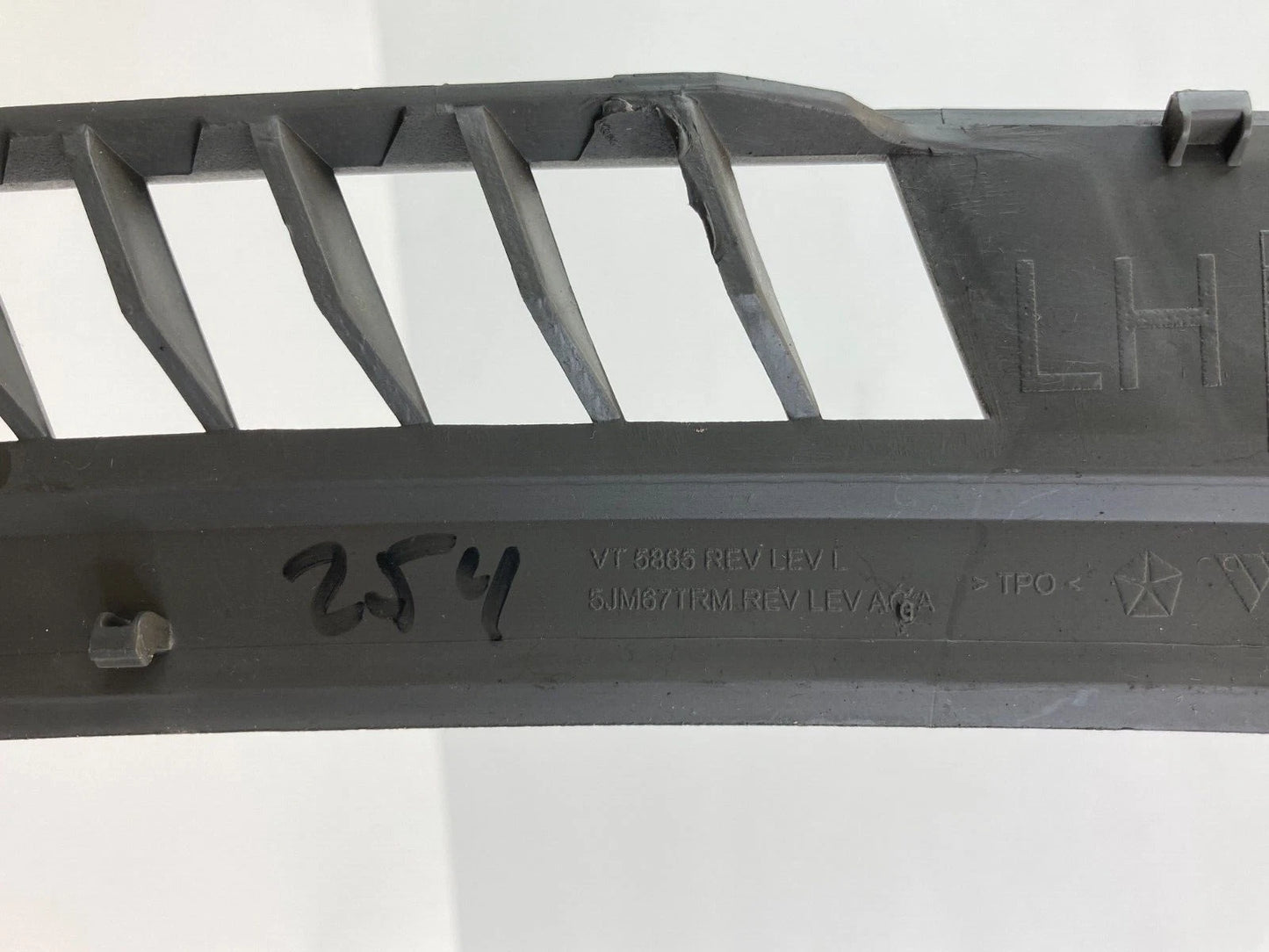 2005-2007 JEEP GRAND CHEROKEE UPPER LEFT DASH DEFROST GARNISH VENT COVER TRIM