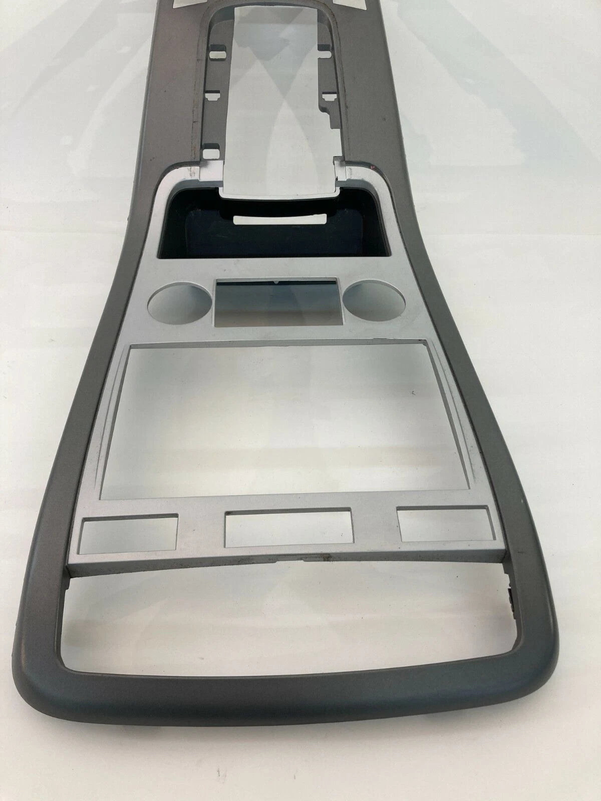 08 09 CHEVROLET EQUINOX LS CENTER DASH RADIO SHIFTER CLIMATE BEZEL TRIM SILVER