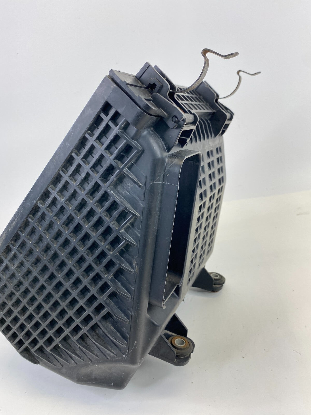 2013-2016 Hyundai Santa Fe Sport Intake Lower Cleaner Box Cover DK112-4W100 OEM