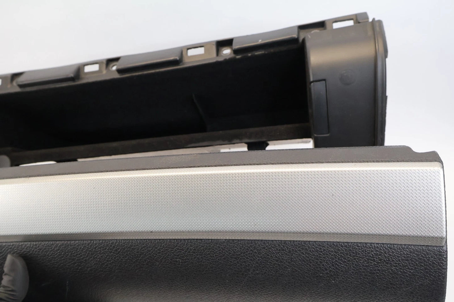 2011-2019 FORD EXPLORER GLOVE BOX DOOR COMPARTMENT LID ASSEMBLY BLACK OEM