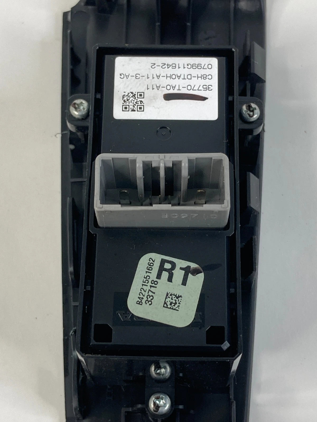 2010 2011 HONDA ACCORD CROSSTOUR REAR RIGHT SIDE DOOR POWER WINDOW SWITCH BEZEL