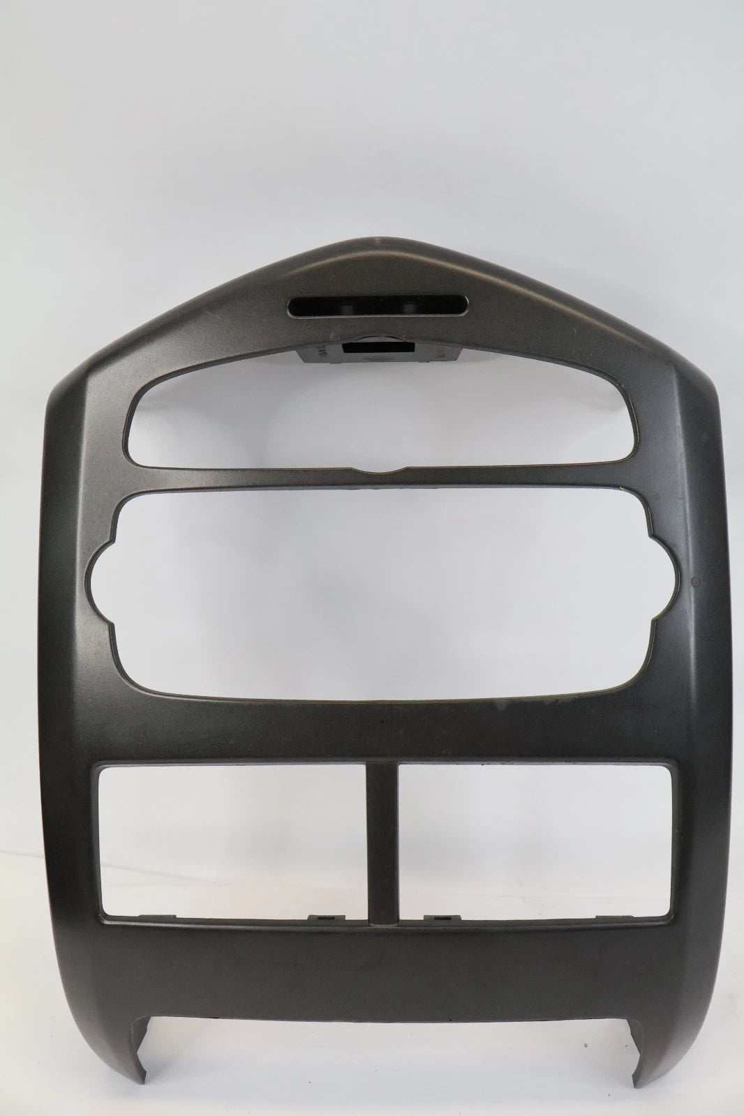 2012-2016 CHEVROLET SONIC CENTER DASH RADIO TRIM BEZEL 95157880 OEM FACTORY