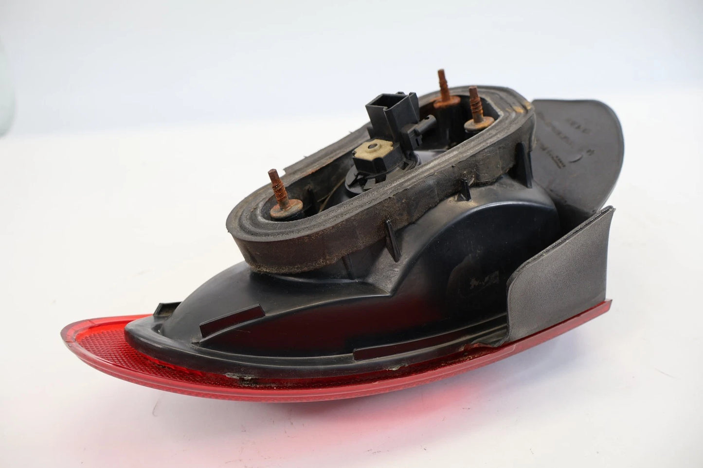 2000-2002 PONTIAC SUNFIRE COUPE 2 DOOR LEFT SIDE TAIL LIGHT OUTER TAILLIGHT OEM