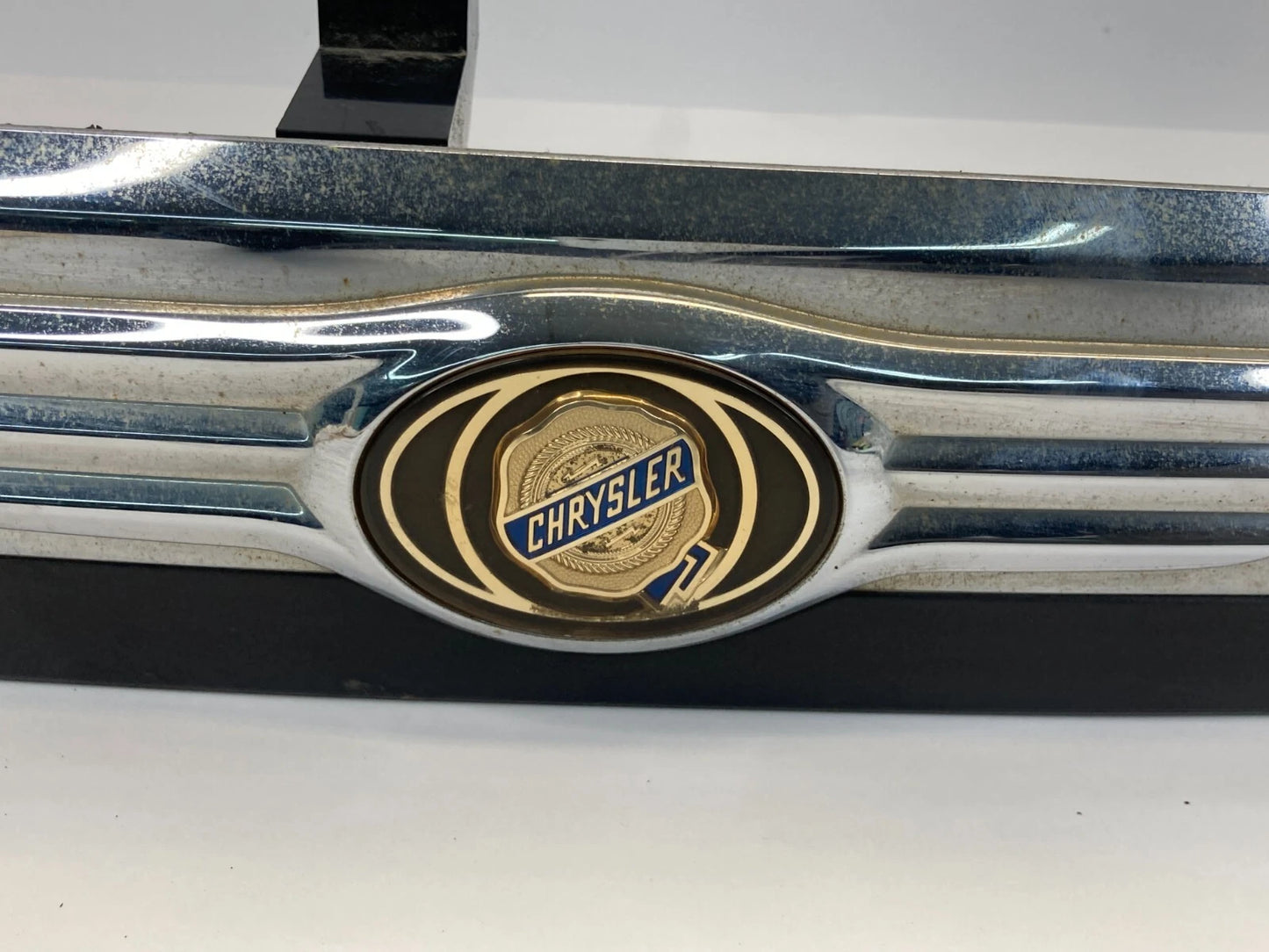 08-10 CHRYSLER TOWN & COUNTRY REAR LIFTGATE TAILGATE TRIM PANEL MOLDING CHROME