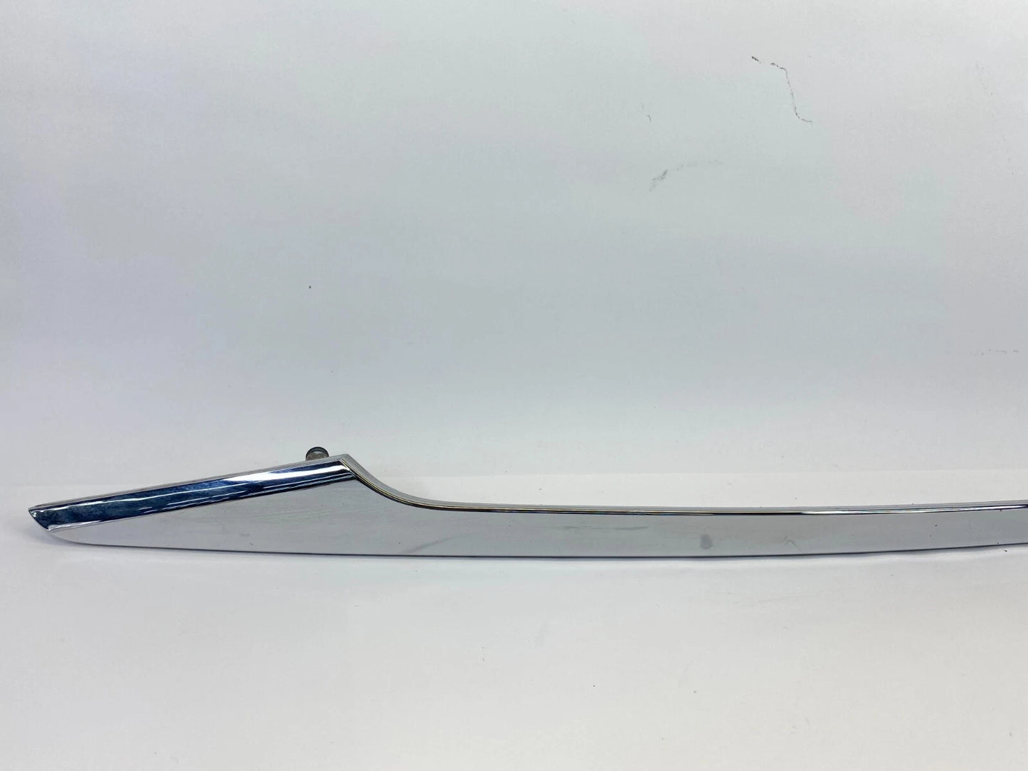 2011-2014 HYUNDAI SONATA REAR TRUNK LICENSE PLATE MOLDING TRIM GARNISH PANEL OEM