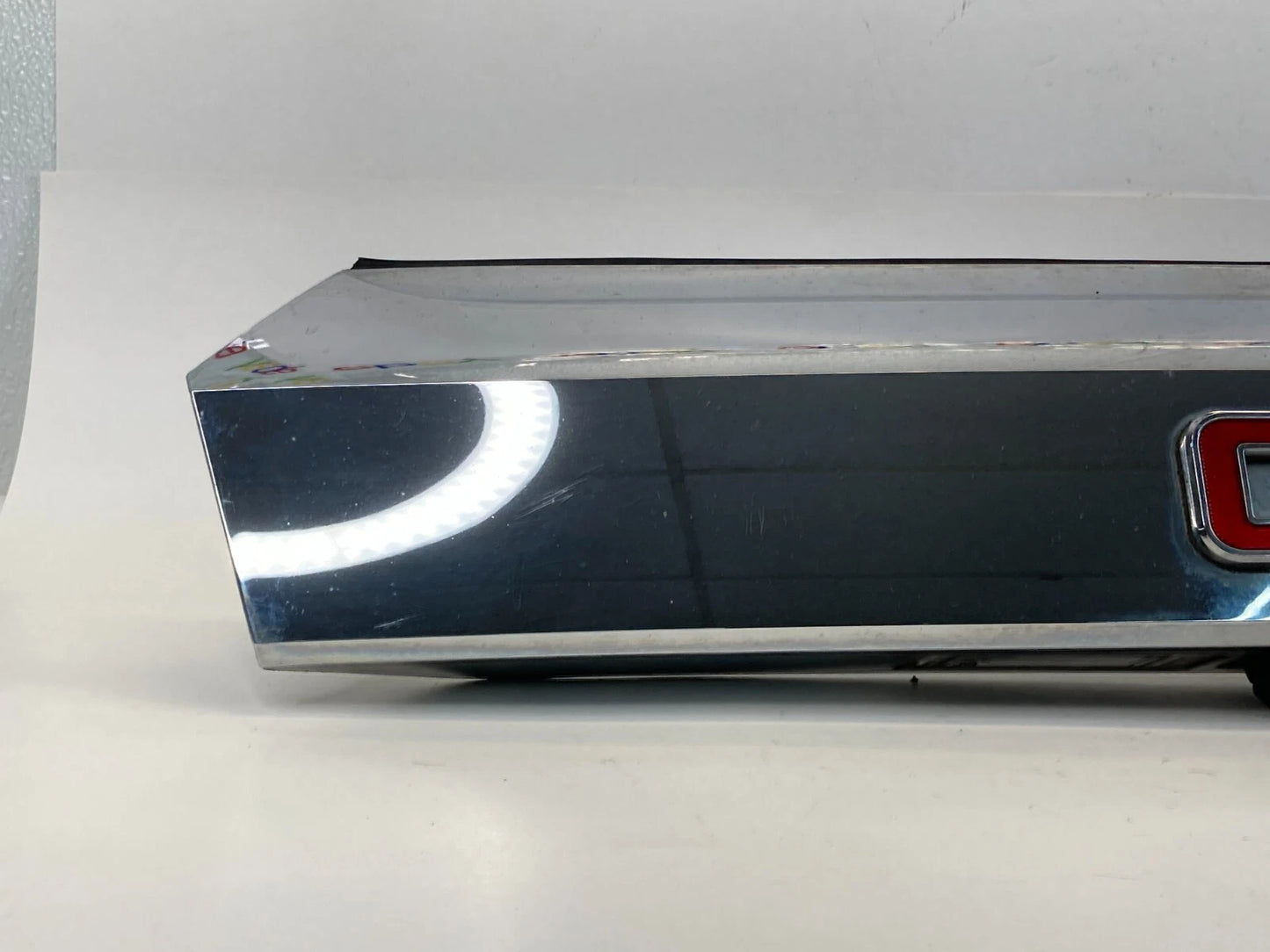 2010-2015 GMC TERRAIN TRUNK LID LICENSE PLATE BEZEL MOLDING W/ CAM 20881057 OEM