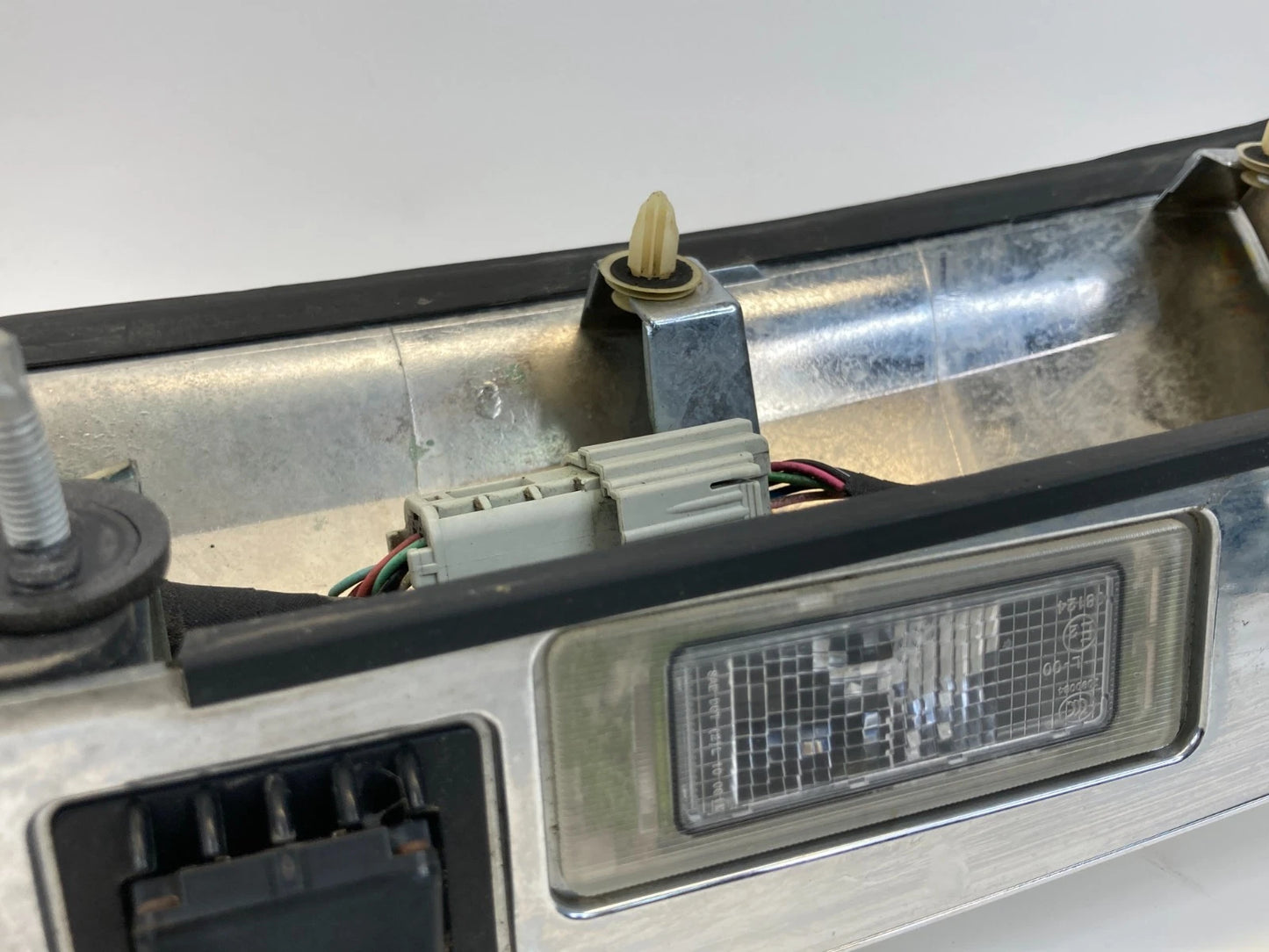 2010-2015 GMC TERRAIN TRUNK LID GARNISH LICENSE PLATE MOLDING W/ CAMERA 23333992