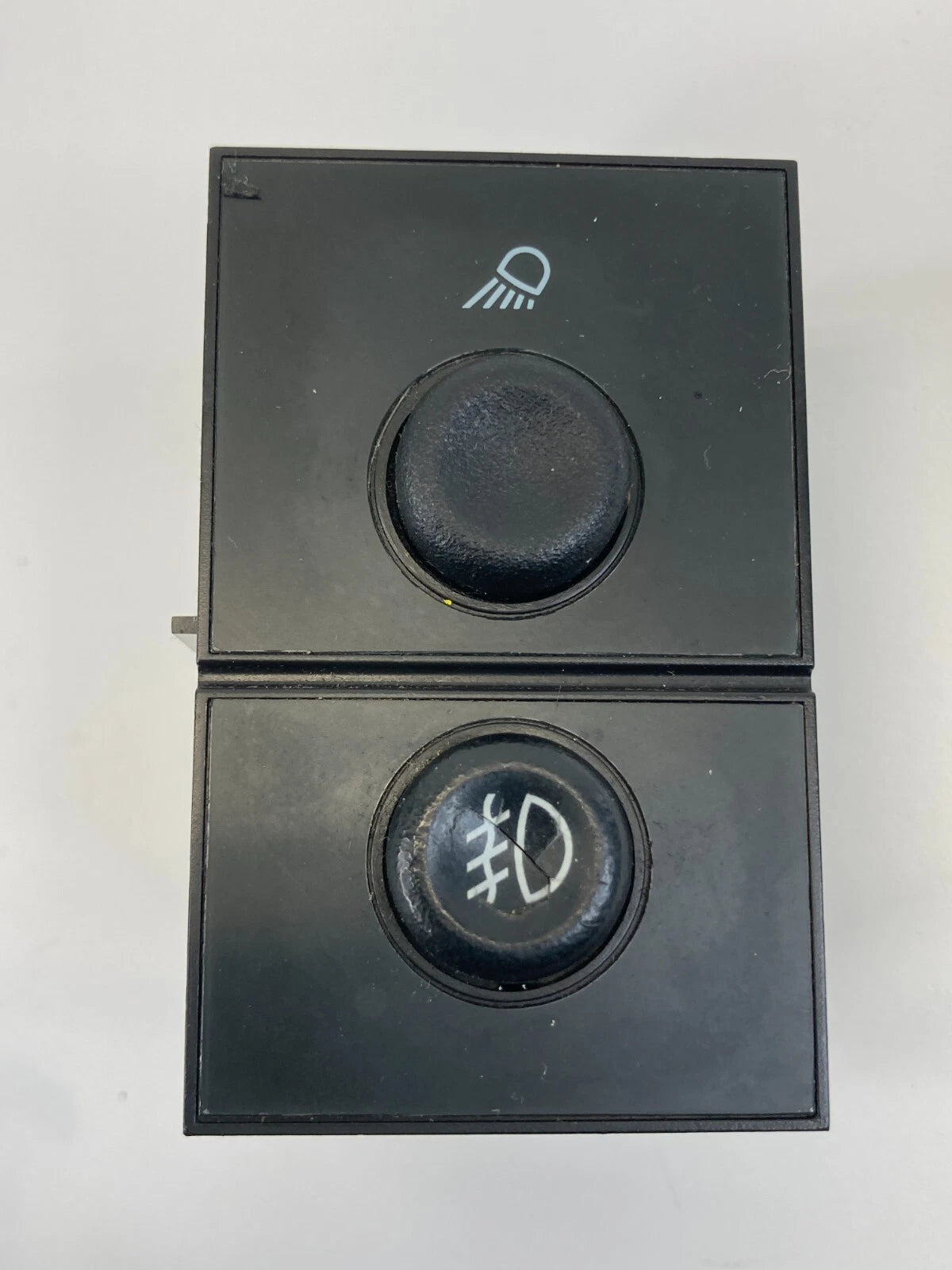 2003-2006 CHEVROLET AVALANCHE 1500 FOG LIGHT SWITCH BUTTON CONTROL 15076588 OEM