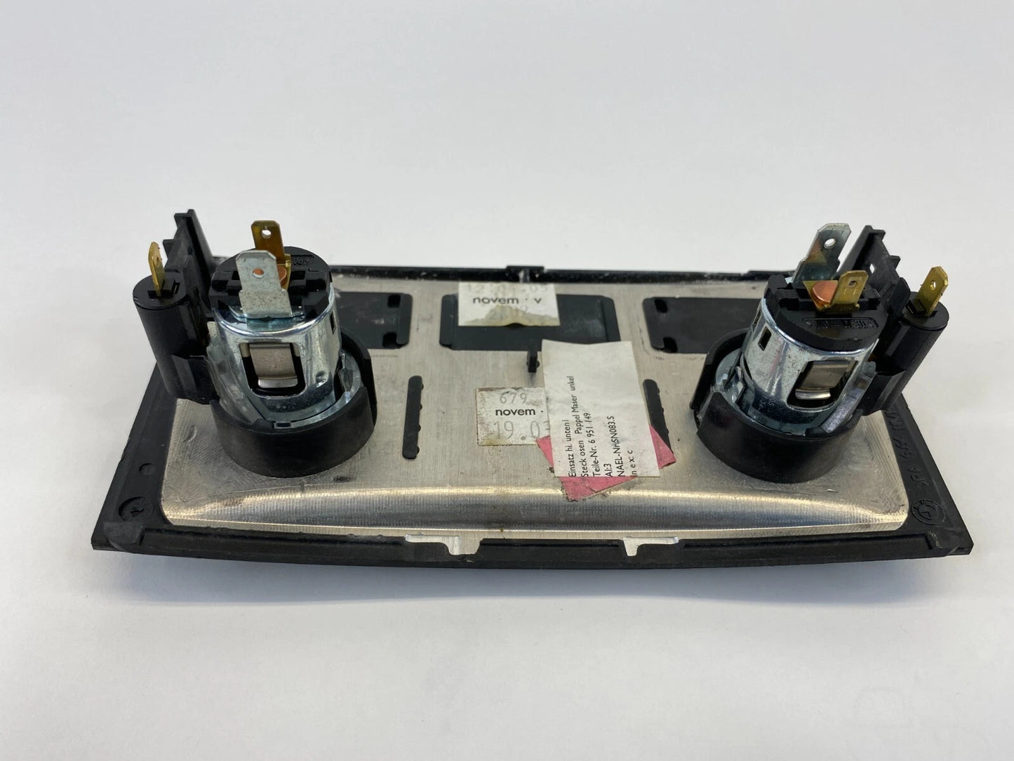 04-07 BMW 530I 525I REAR CENTER CONSOLE POWER OUTLET LIGHTER SOCKET 6-951-149