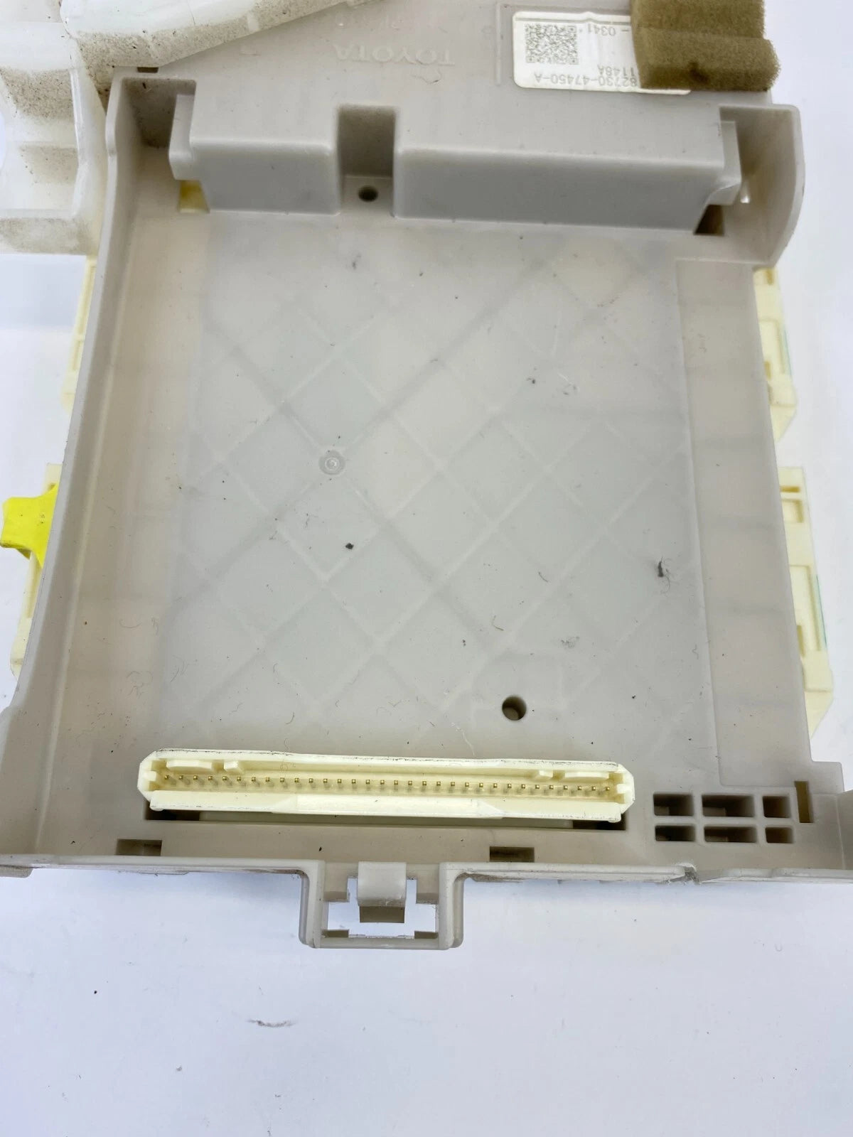 2010 10 TOYOTA PRIUS 1.8L INTERIOR DASH FUSE RELAY JUNCTION BLOCK BOX 8273047450