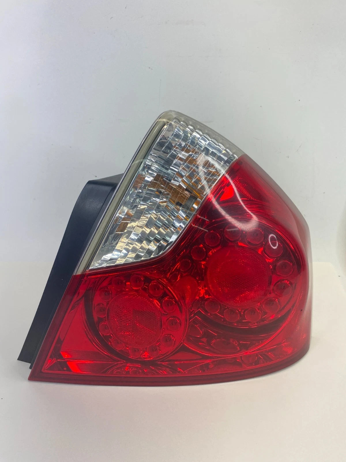 2006 2007 INFINITI M35 REAR RIGHT PASSENGER OUTER TAILLIGHT TAIL LAMP 220-63788