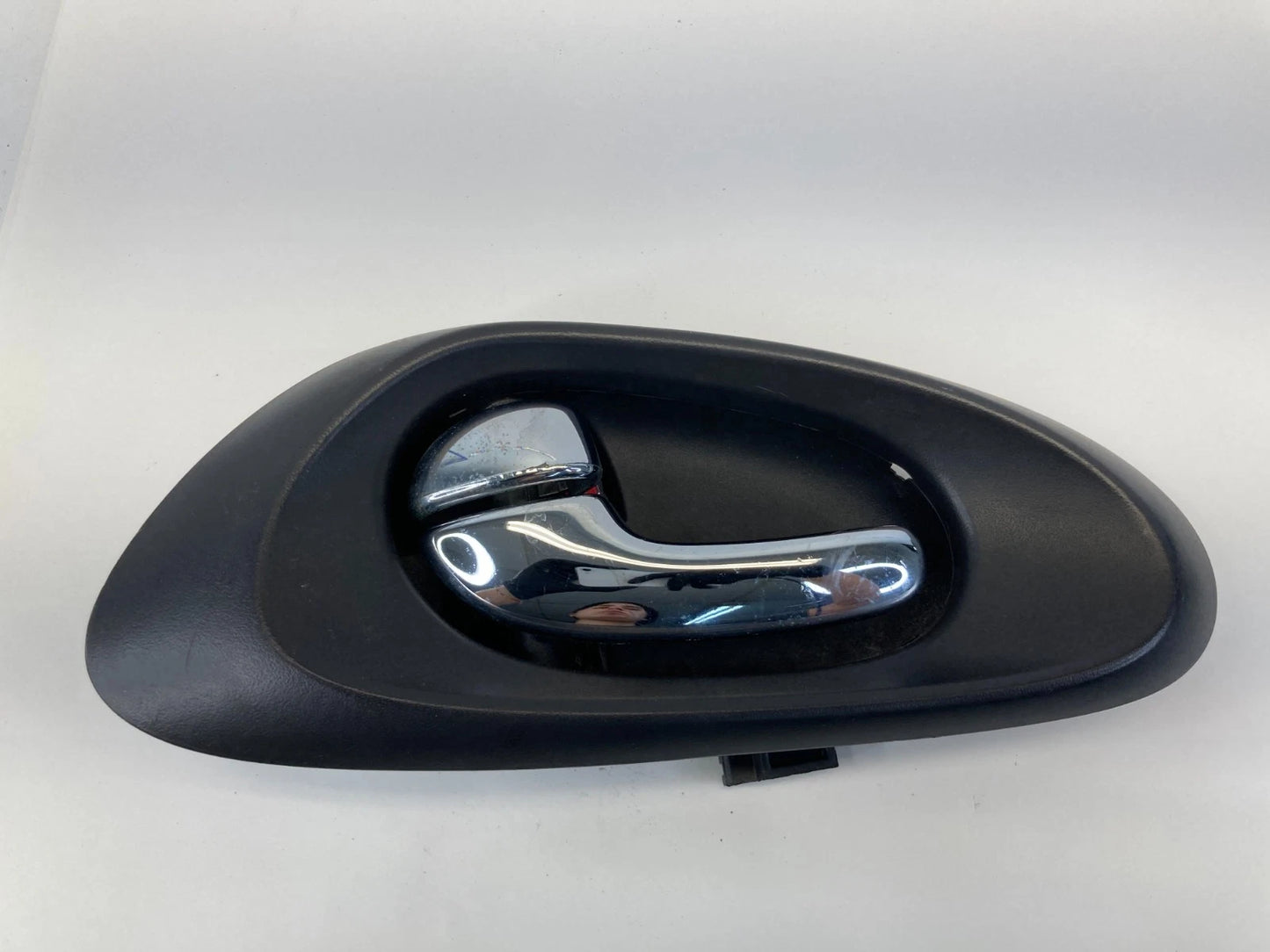 2002-2009 CHEVROLET TRAILBLAZER FRONT RIGHT SIDE INTERIOR DOOR HANDLE 15214506