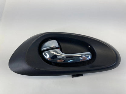 2002-2009 CHEVROLET TRAILBLAZER FRONT RIGHT SIDE INTERIOR DOOR HANDLE 15214506