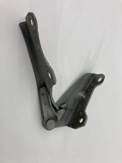 2001-2004 MITSUBISHI DIAMANTE FRONT LEFT DRIVER SIDE HOOD BONNET HINGE BRACKET
