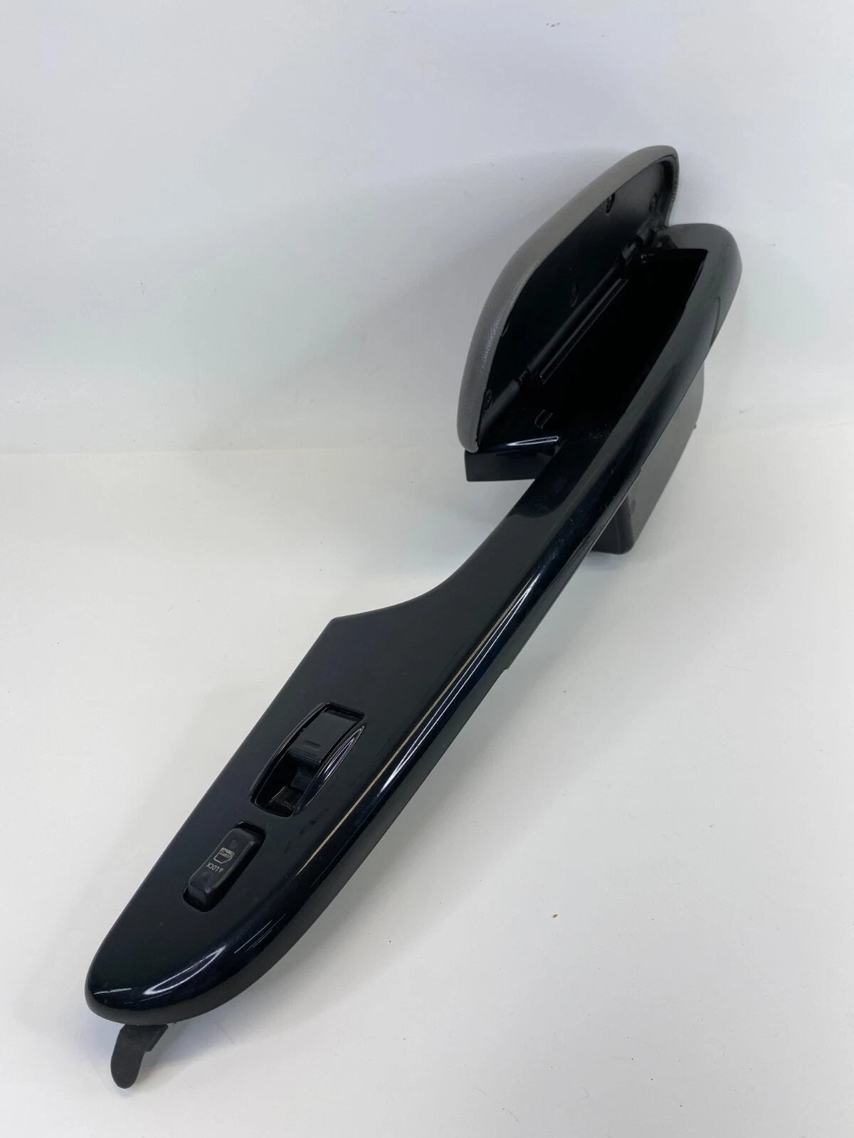 04-10 TOYOTA SIENNA FRONT RIGHT SIDE DOOR ARMREST W/ WINDOW SWITCH 74231-AE011