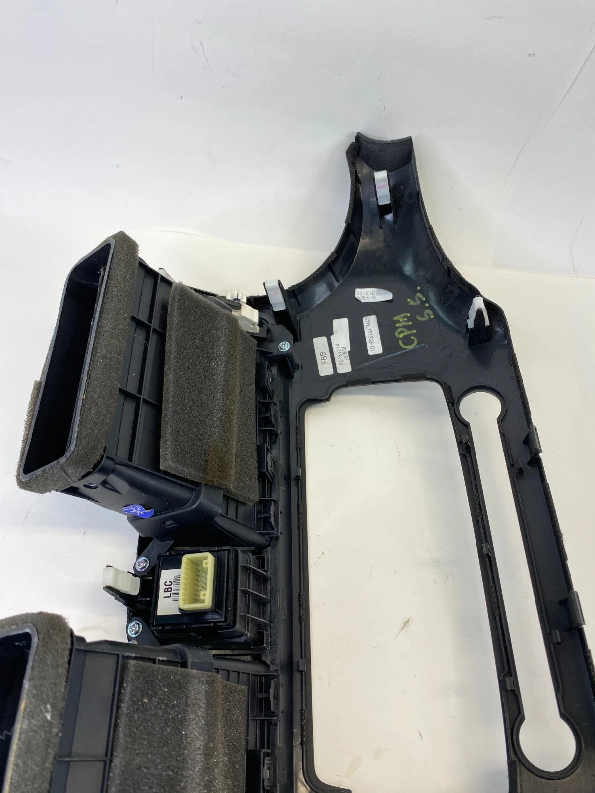 15-17 KIA RIO CENTER DASH RADIO BEZEL A/C AIR VENT W/ HAZARD SWITCH 847401WBB0FH