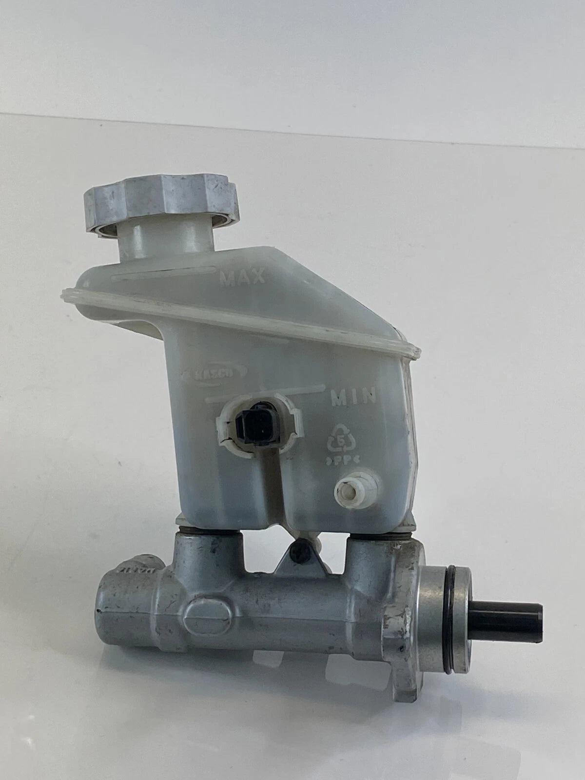 2006-2011 HYUNDAI ACCENT 1.6L BRAKE MASTER CYLINDER W/ FLUID TANK RESERVOIR OEM