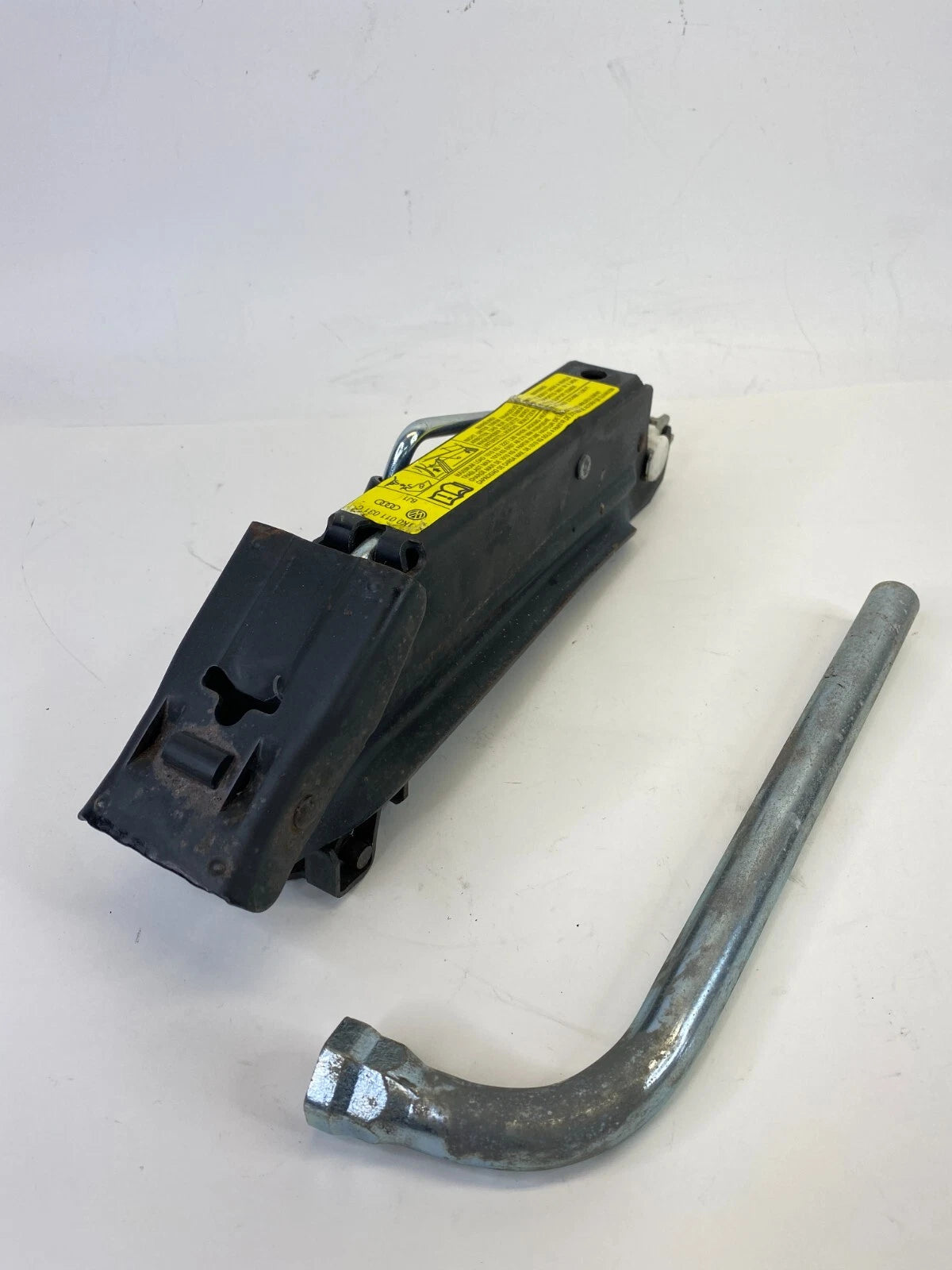 2005-2014 VOLKSWAGEN JETTA EMERGENCY TRUNK LIFT JACK WITH HANDLE 1K0011031C OEM