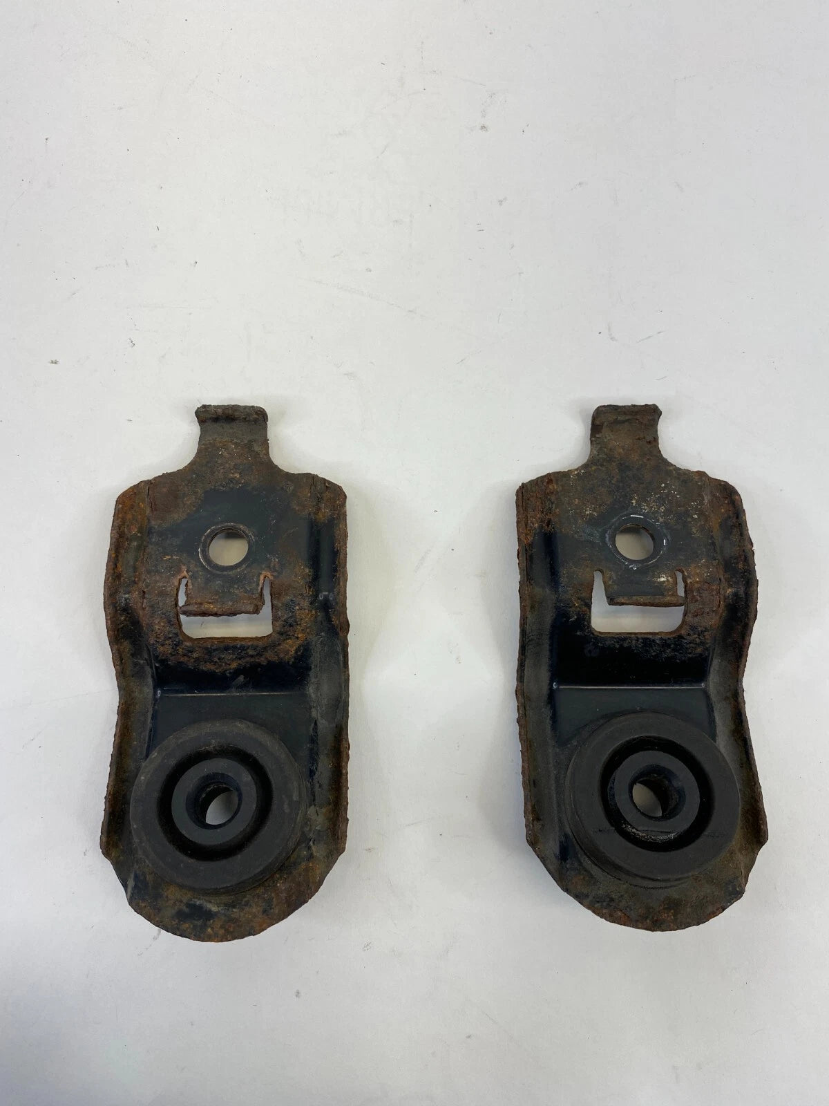 2004-2008 SUBARU FORESTER UPPER RADIATOR SUPPORT BRACKET PAIR SET ASSEMBLY