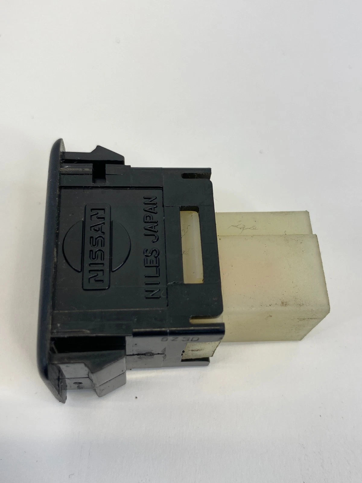 2007-2014 NISSAN ALTIMA FRONT LEFT DRIVER SIDE INTERIOR TRUNK RELEASE SWITCH