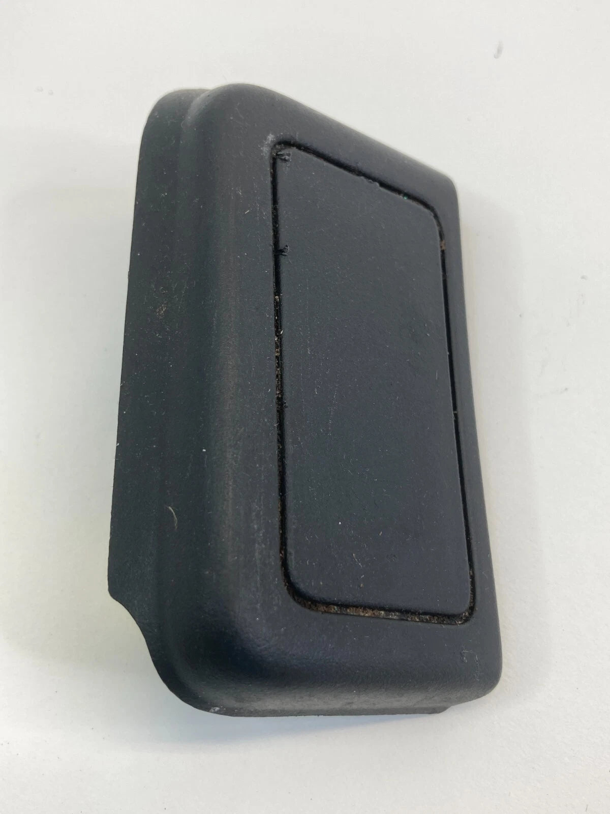 09-12 CHEVROLET TRAVERSE FRONT LEFT SEAT TRACK BOLT COVER END TRIM LH 1193870
