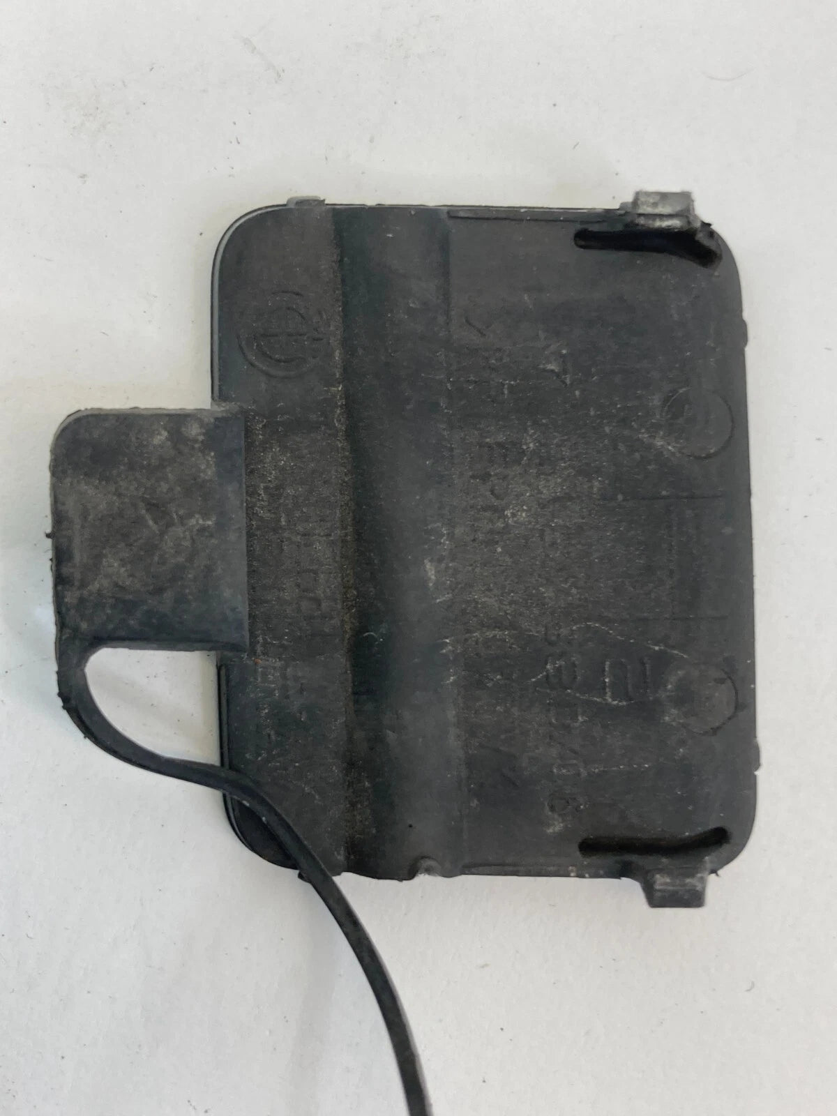 2006 BMW 330I SEDAN FRONT BUMPER TOW HOOK EYE CAP COVER LID 10268110 OEM