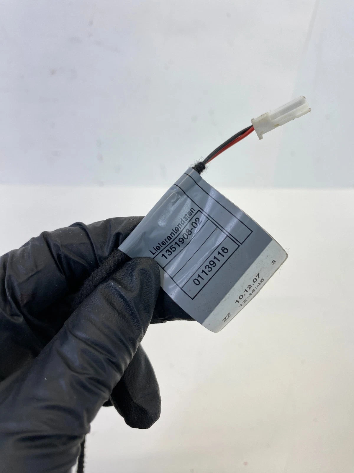 2007 2008 BMW 328XI SEDAN FRONT LEFT SIDE EXTERIOR DOOR HANDLE W/ LIGHT WIRE OEM