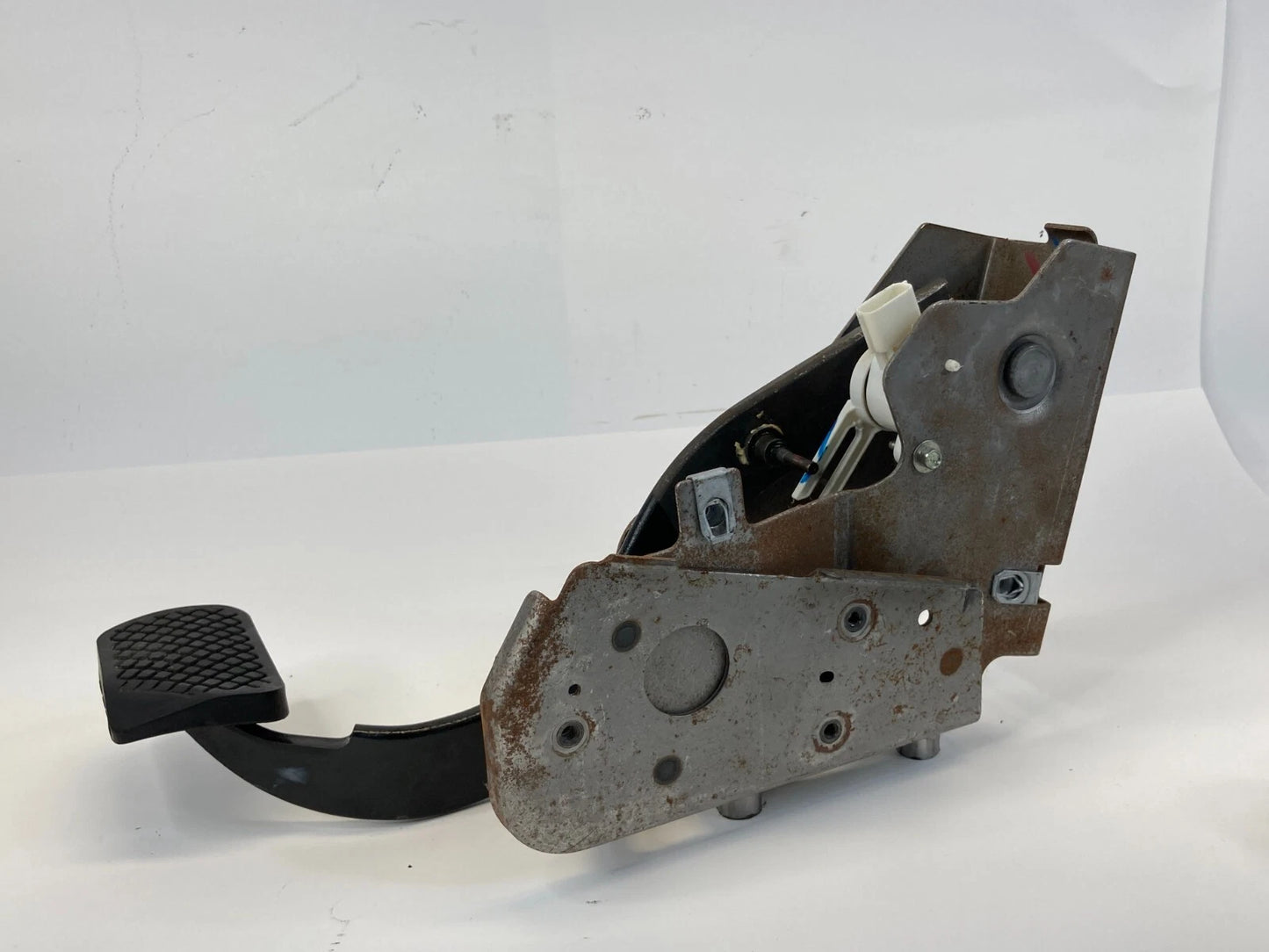 2010-2017 CHEVROLET EQUINOX BRAKE FOOT STOP PEDAL ASSEMBLY WITH SENSOR MOUNT OEM