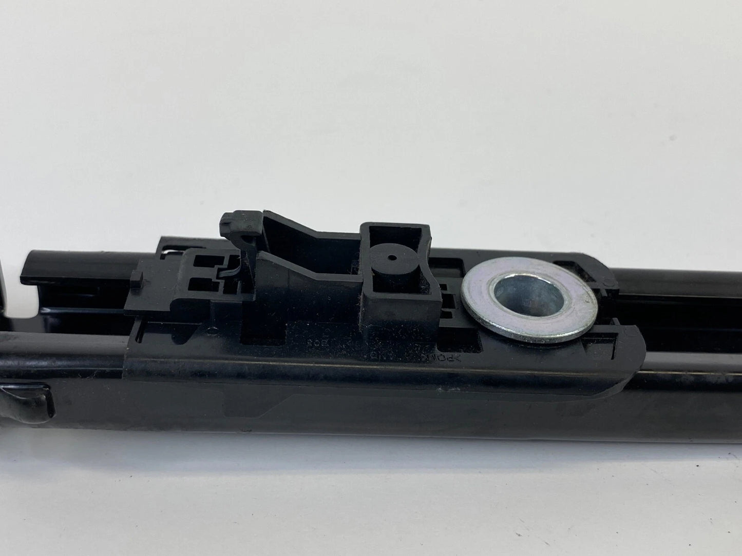 2007-2011 HYUNDAI ACCENT 3-DR FRONT LEFT SEAT BELT HEIGHT ADJUSTER 5116340E1A
