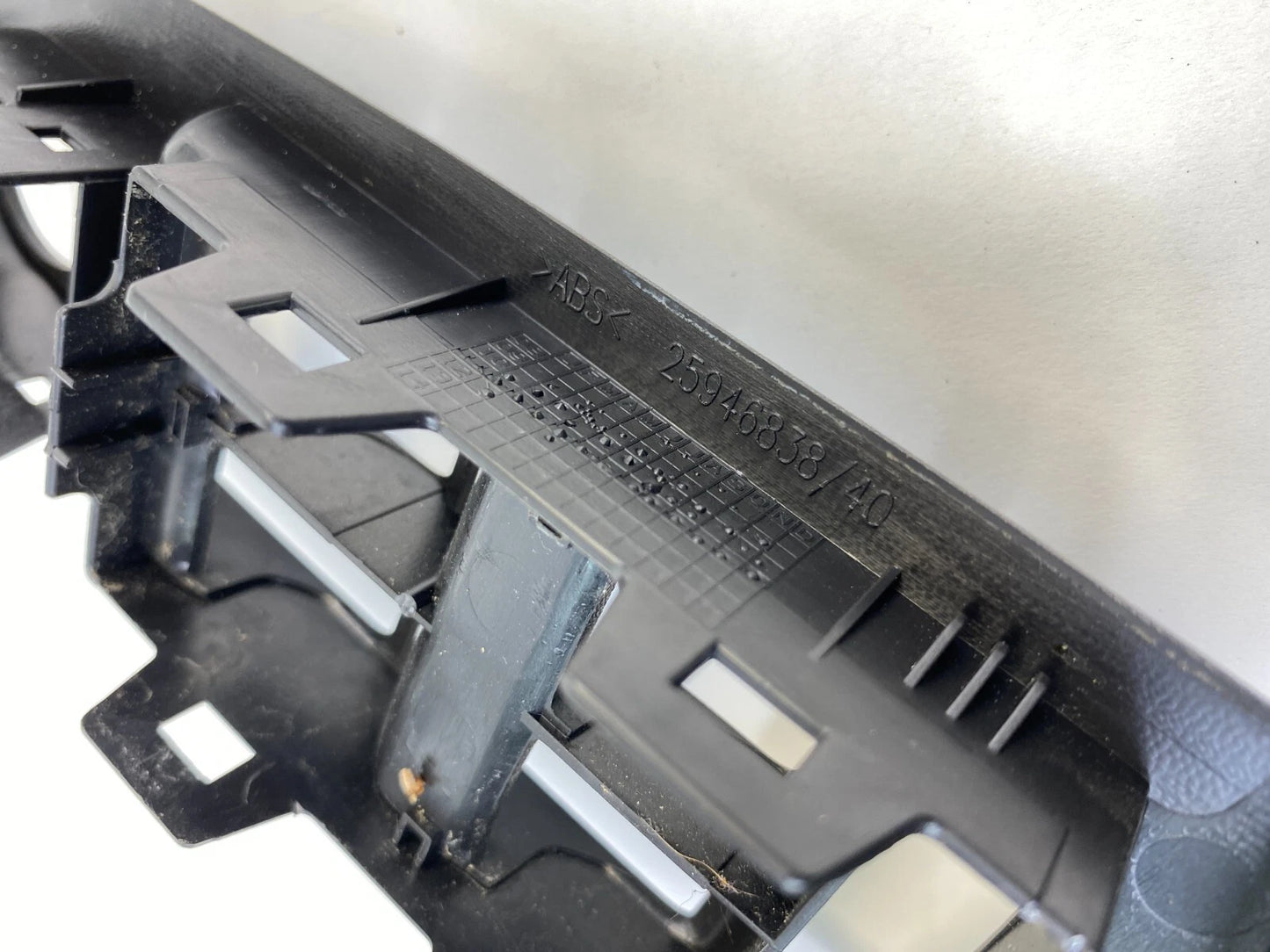 2010-2017 CHEVROLET EQUINOX FRONT LEFT MASTER WINDOW SWITCH BEZEL TRIM 25946838