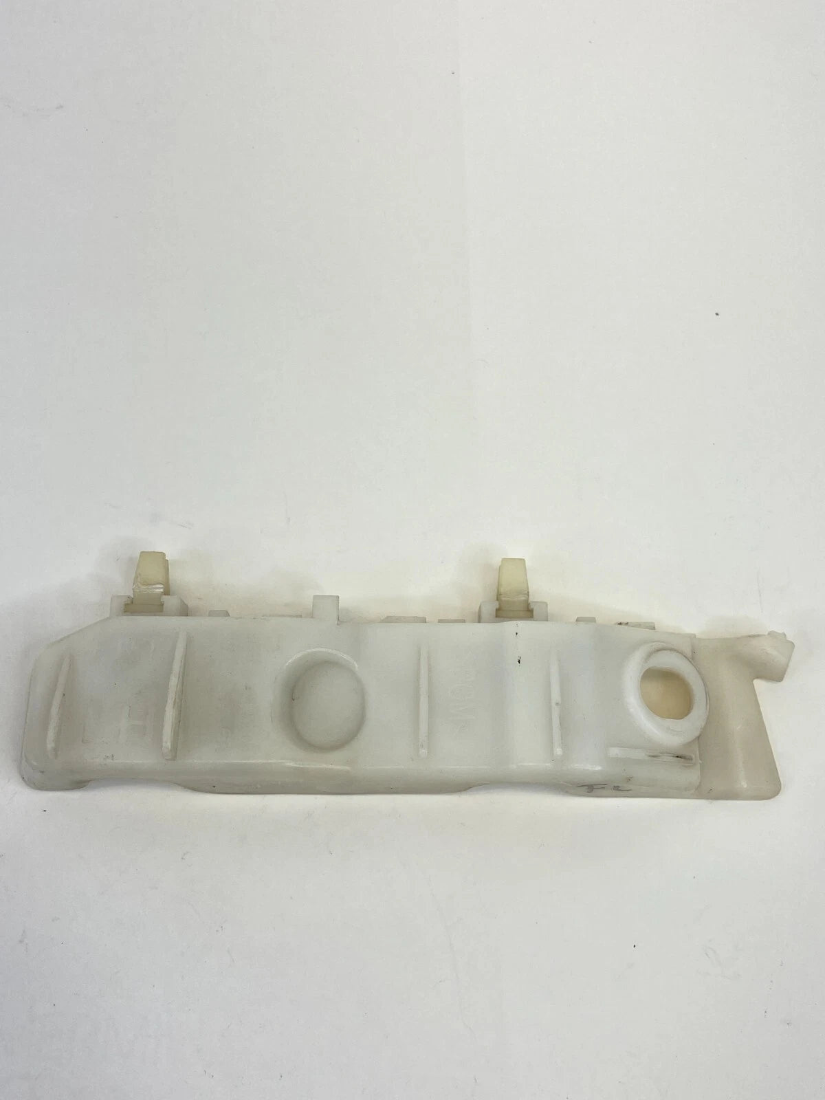2010-2013 KIA FORTE FRONT LEFT BUMPER BRACKET MOUNT RETAINER 86513-1M000 OEM
