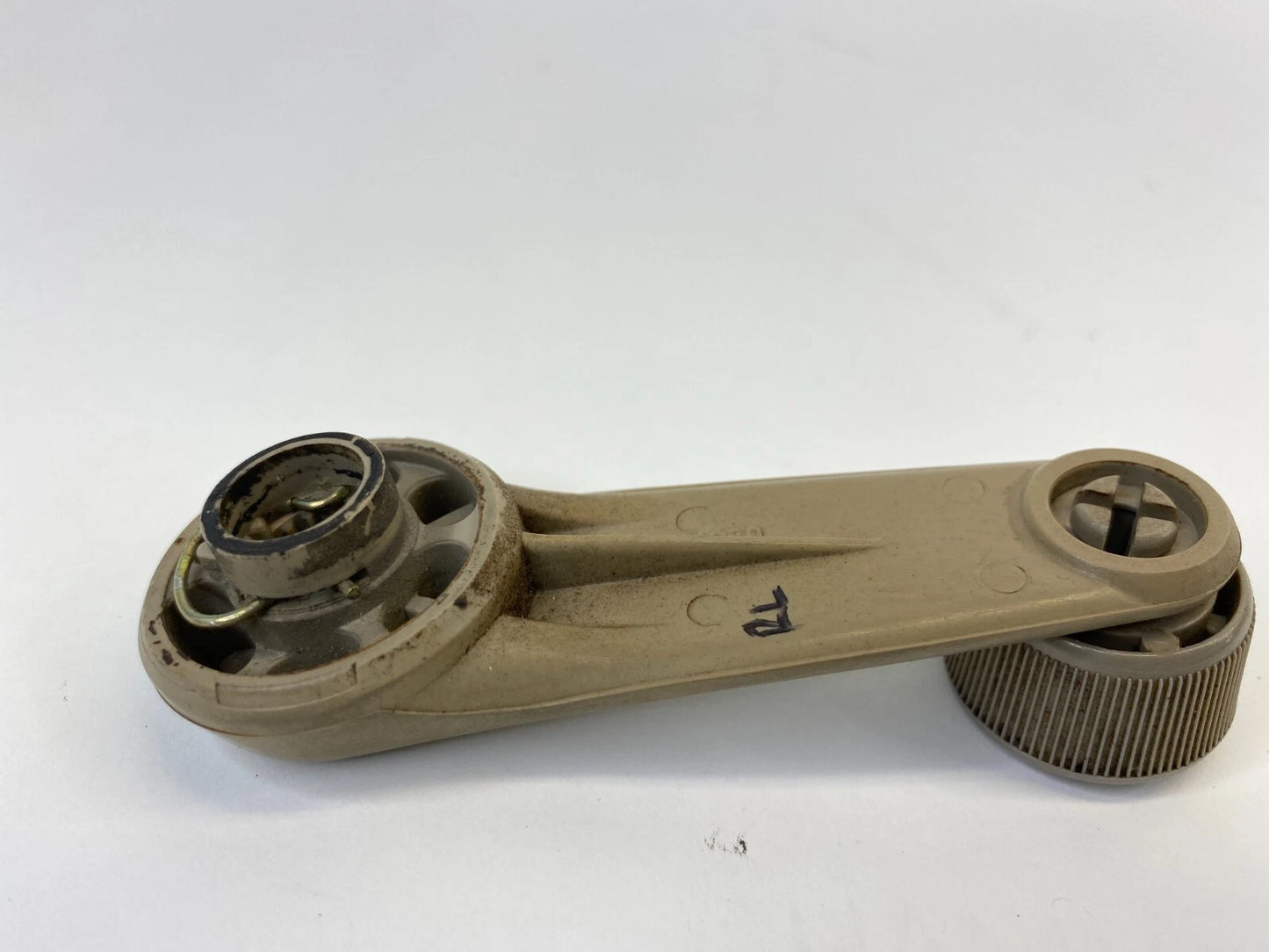 98-02 TOYOTA COROLLA REAR LEFT DRIVER SIDE MANUAL WINDOW CRANK HANDLE 6926001020