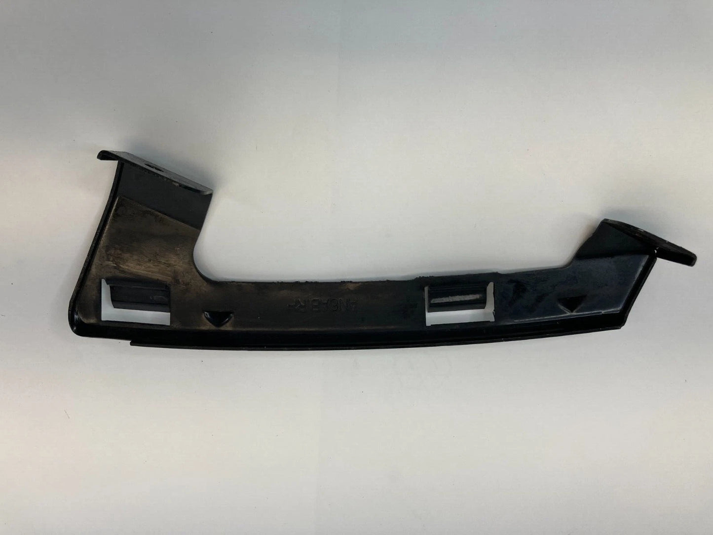 07-10 HYUNDAI ELANTRA FRONT RIGHT BUMPER COVER UPPER RETAINER BRACKET MOUNTING