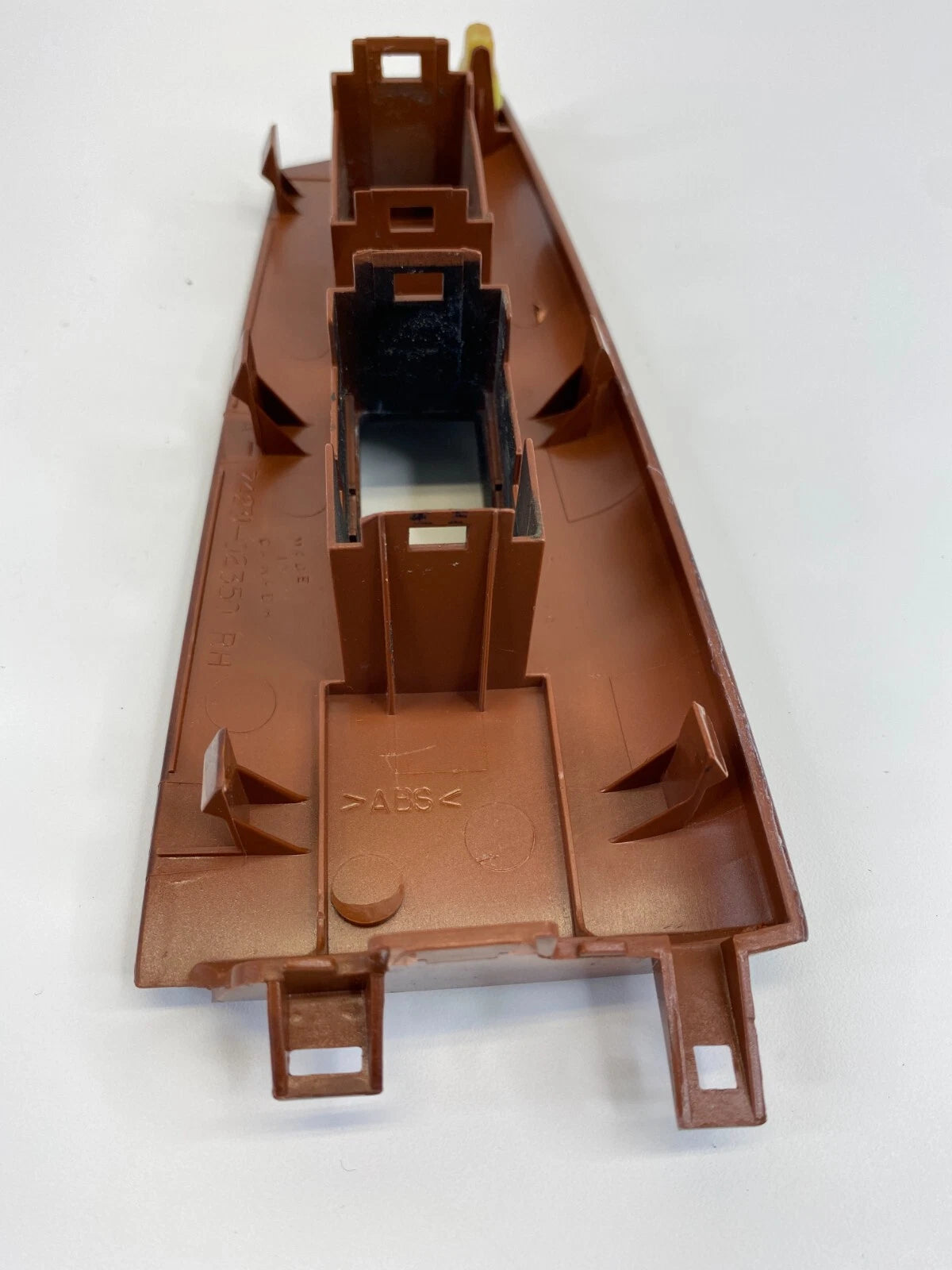 03-08 TOYOTA COROLLA FRONT RIGHT PASSENGER DOOR WINDOW SWITCH BEZEL 74231-02350