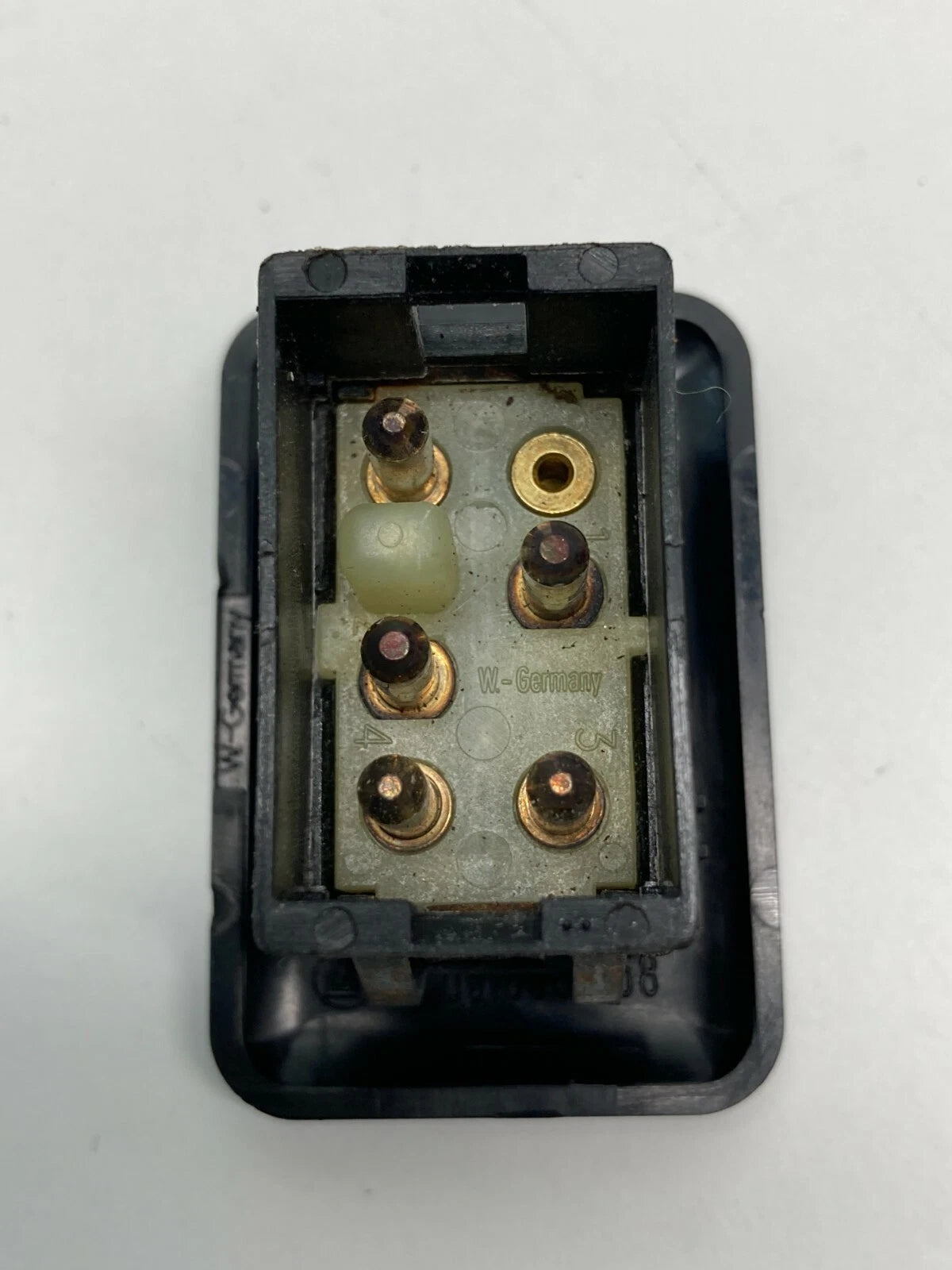 93 94 95 96 97 VOLVO 850 REAR RIGHT SIDE POWER WINDOW SWITCH BUTTON 3523120 OEM