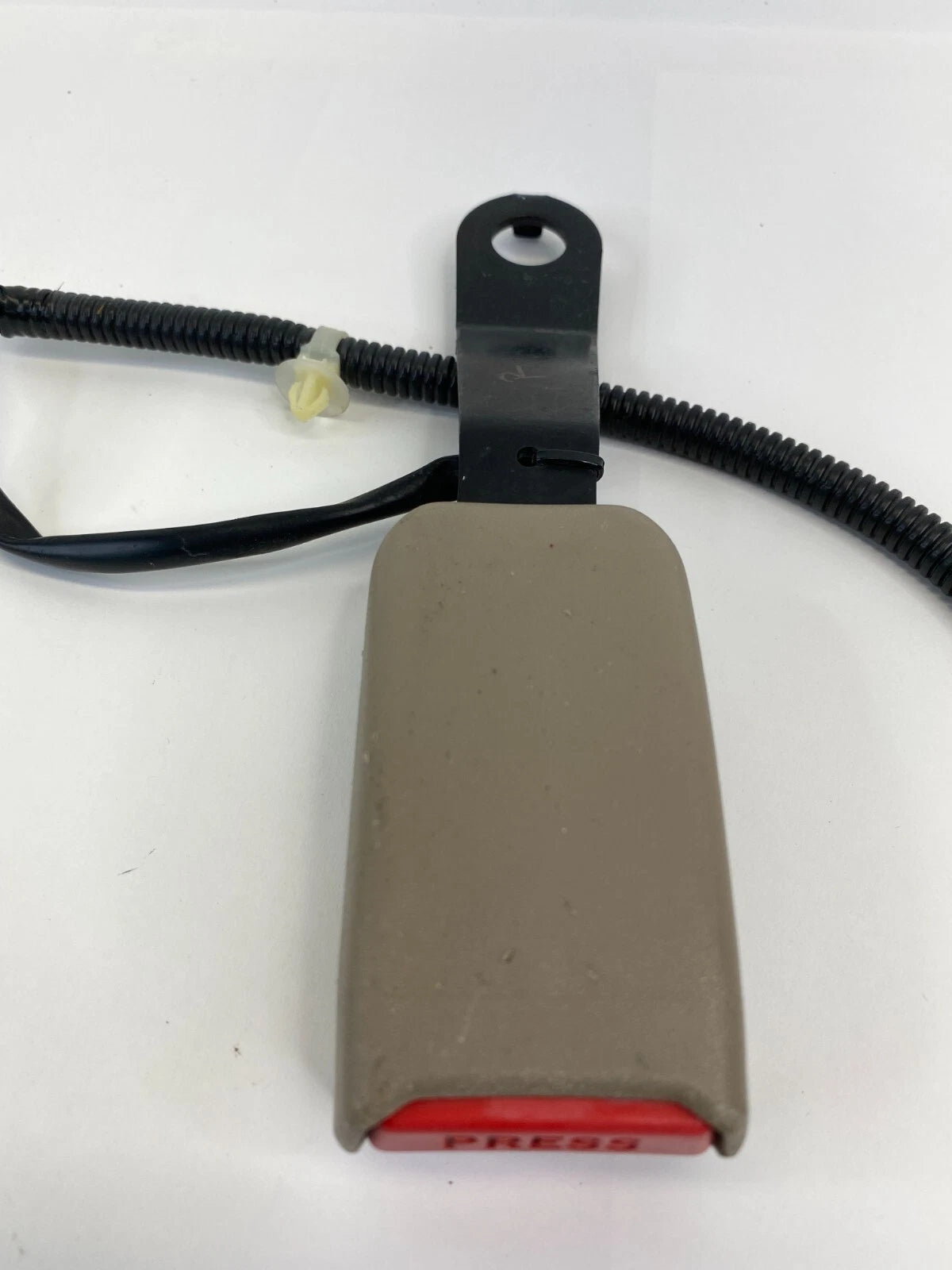 2002-2004 HONDA ODYSSEY FRONT RIGHT PASSENGER SIDE SEAT BELT BUCKLE RH NSB1097