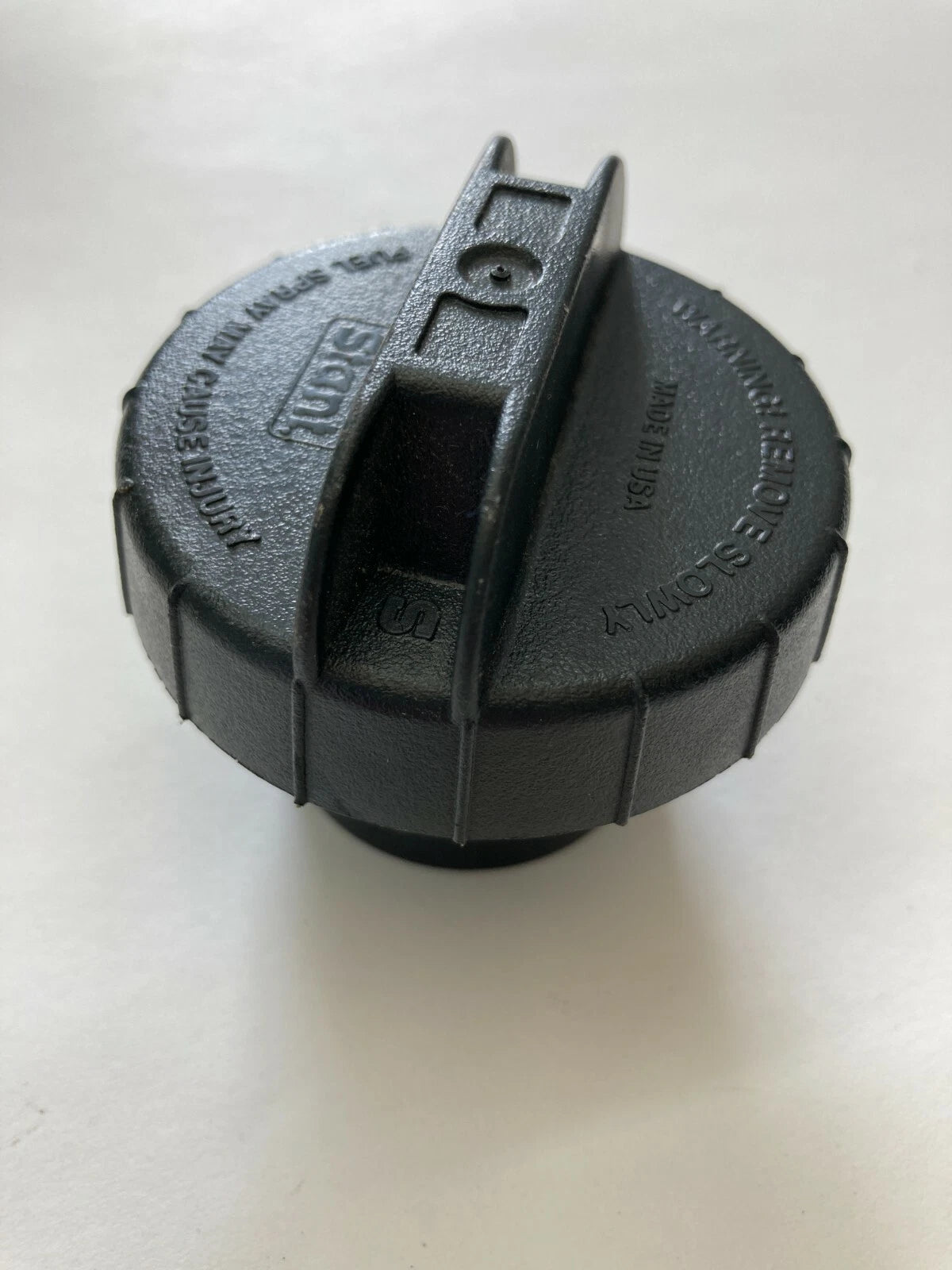 1996 1997 1998 NISSAN PATHFINDER 93-98 QUEST ENGINE OIL FILLER CAP LID