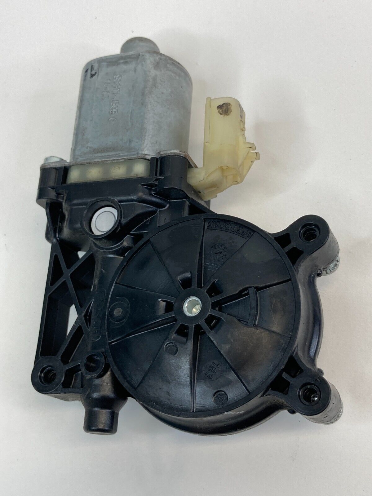 2013-2020 Chevrolet Sonic Front Right Side Power Window Motor 0130822680 OEM