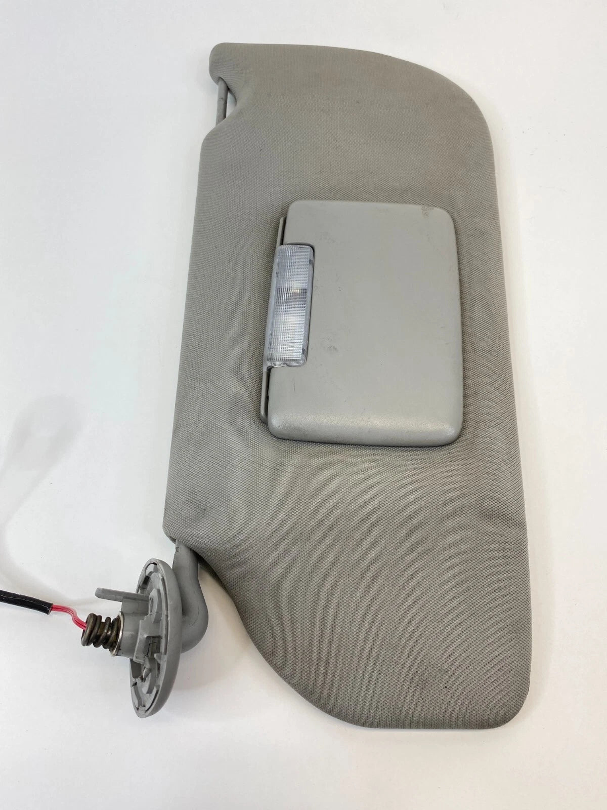 2005-2007 BUICK TERRAZA LEFT DRIVER SIDE SUNVISOR SUN VISOR SHADE W/ LIGHT OEM