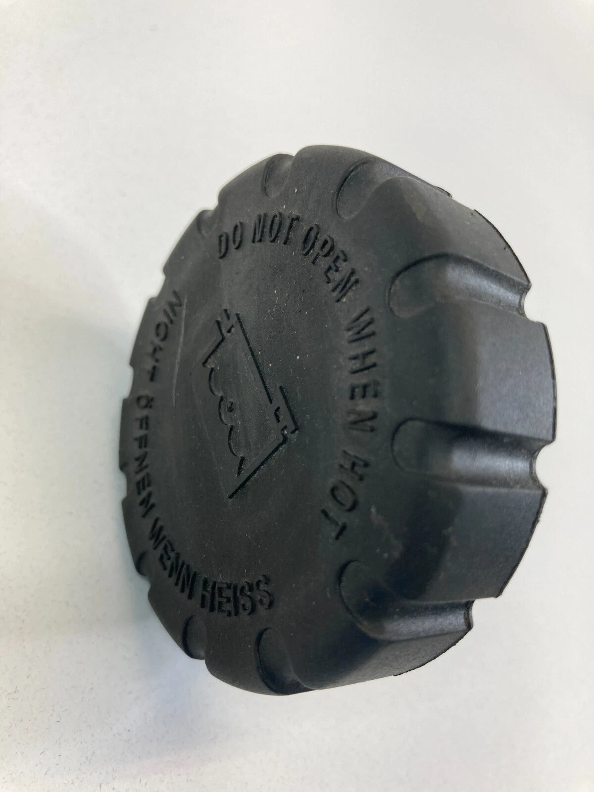 2003-2009 MERCEDES-BENZ E320 RADIATOR COOLANT EXPANSION RESEVOIR CAP COVER OEM