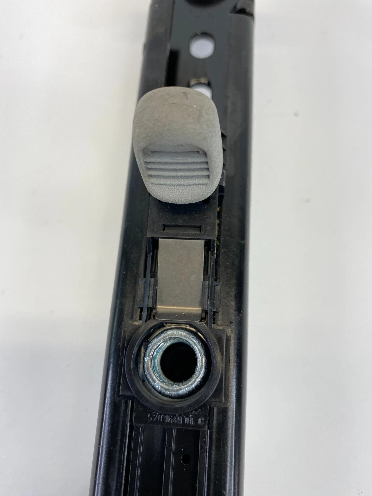 05-10 PONTIAC G6 SEDAN FRONT RIGHT SIDE SEAT BELT HEIGHT ADJUSTER 22704418 OEM