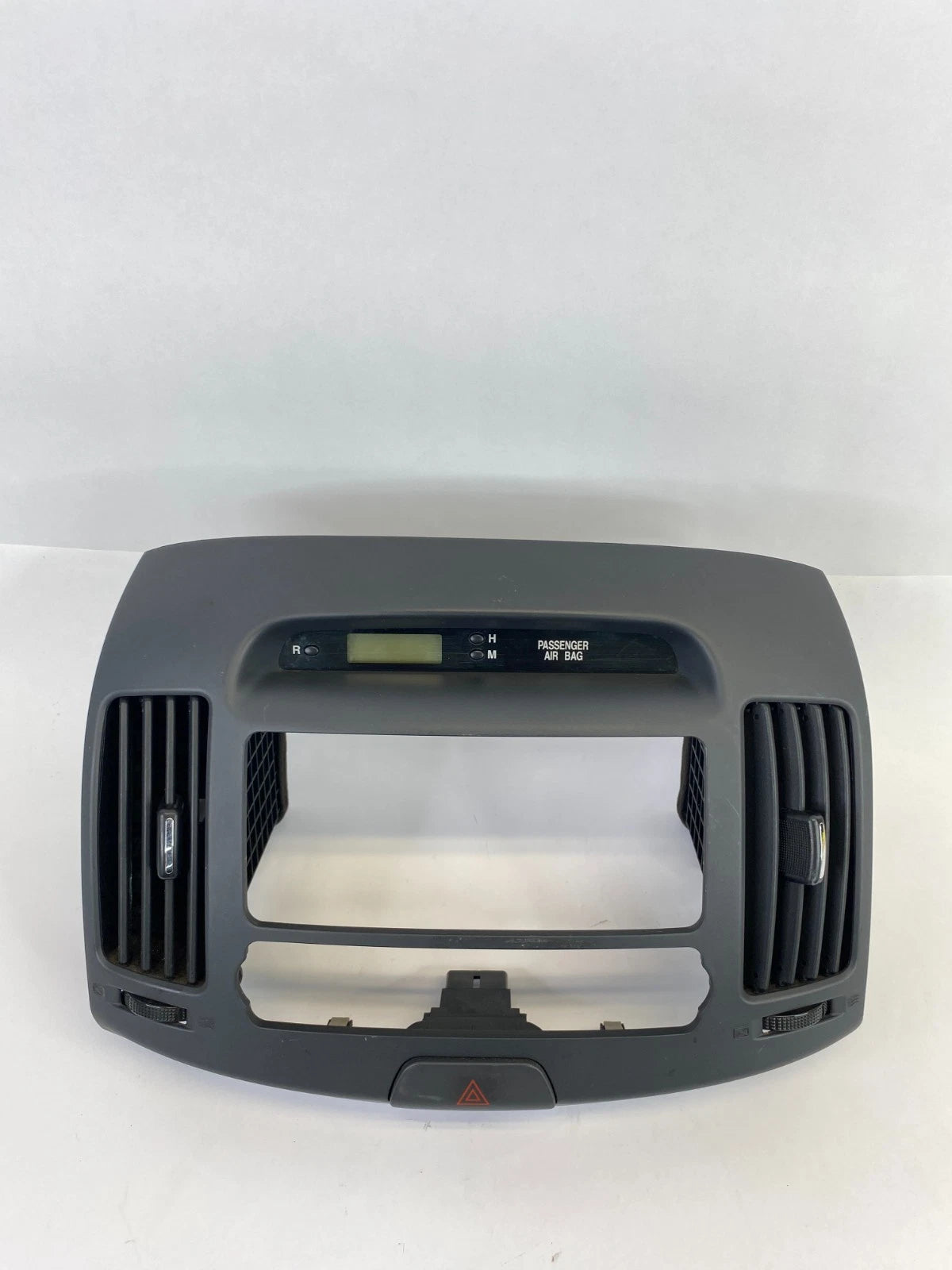 07-10 HYUNDAI ELANTRA DASH RADIO BEZEL AC AIR VENT TRIM W/ DIGITAL CLOCK OEM