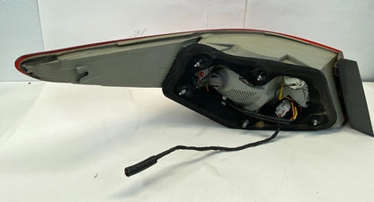 2011-2014 HYUNDAI SONATA TAILLIGHT LAMP RH PASSENGER OUTER OEM FACTORY 92402-3Q
