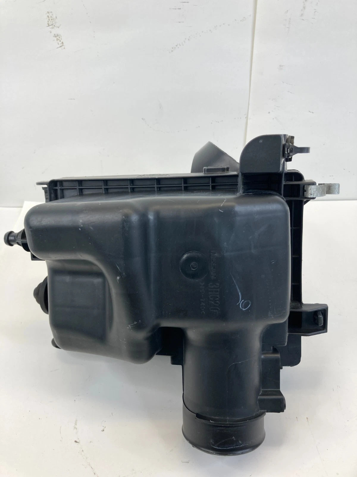 2013-2019 Nissan Sentra 1.8L L4 A/T Air Cleaner Filter Box Assy 16500-3RC2A OEM