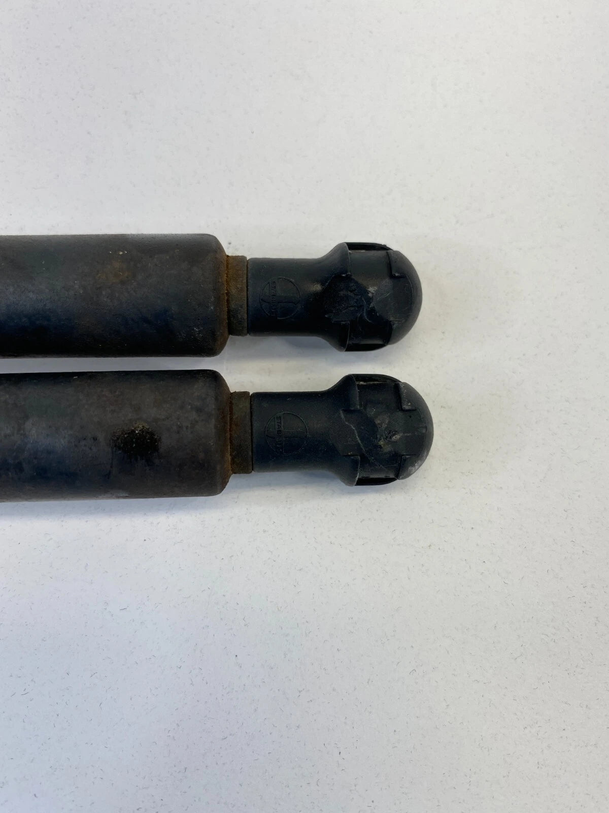 2003 INFINITI G35 BASE SEDAN REAR TRUNK LID SHOCK STRUT SUPPORT PAIR OEM
