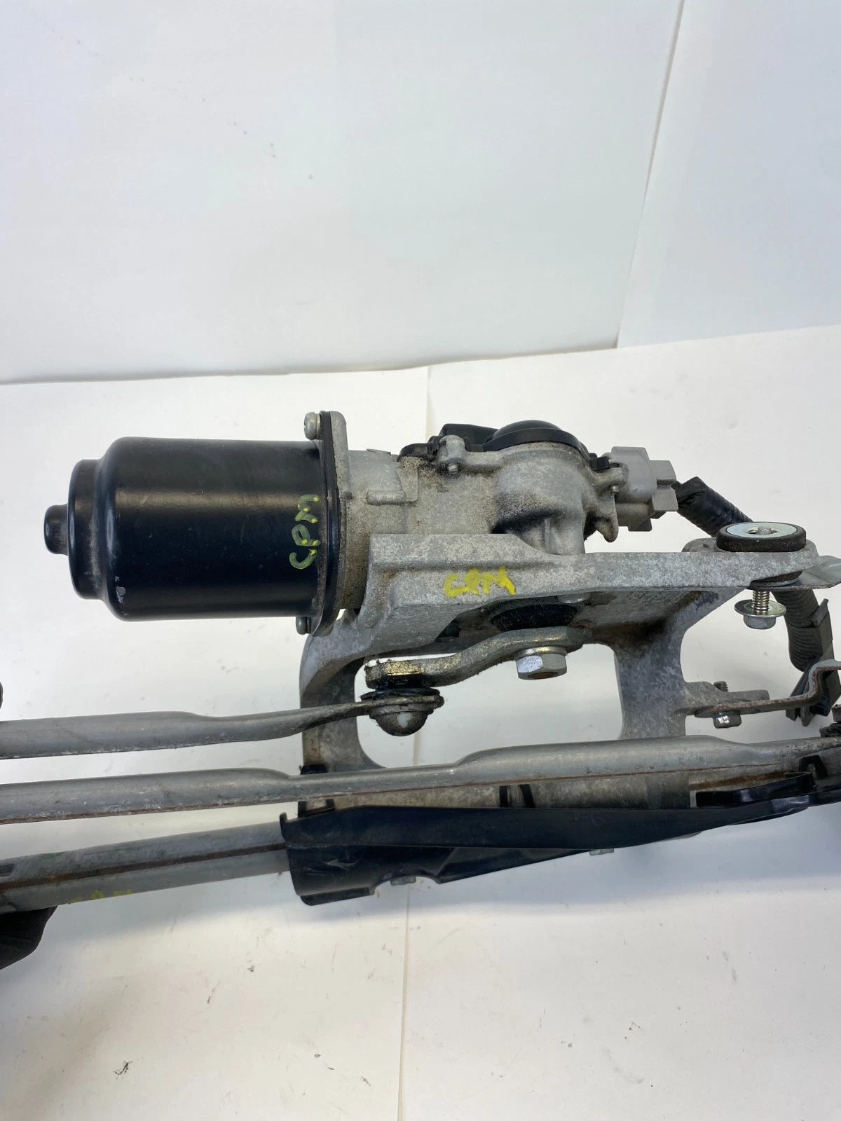 2010 2011 MAZDA3 FRONT WINDSHIELD WIPER MOTOR W/ LINKAGE BBM4-67-37X OEM