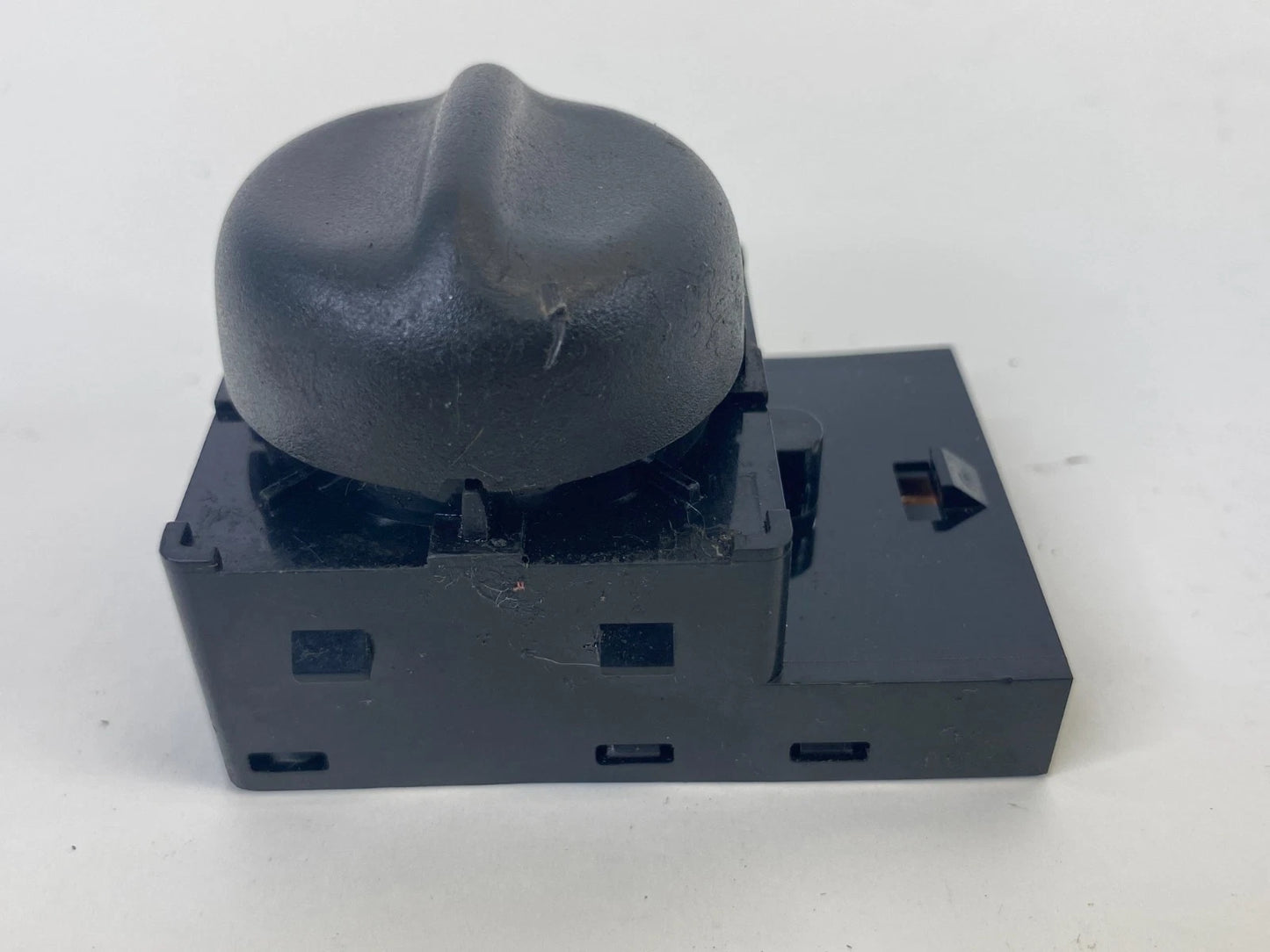 2009-2012 TRAVERSE ACADIA FRONT RIGHT PASSENGER SEAT LUMBAR SWITCH 25948854