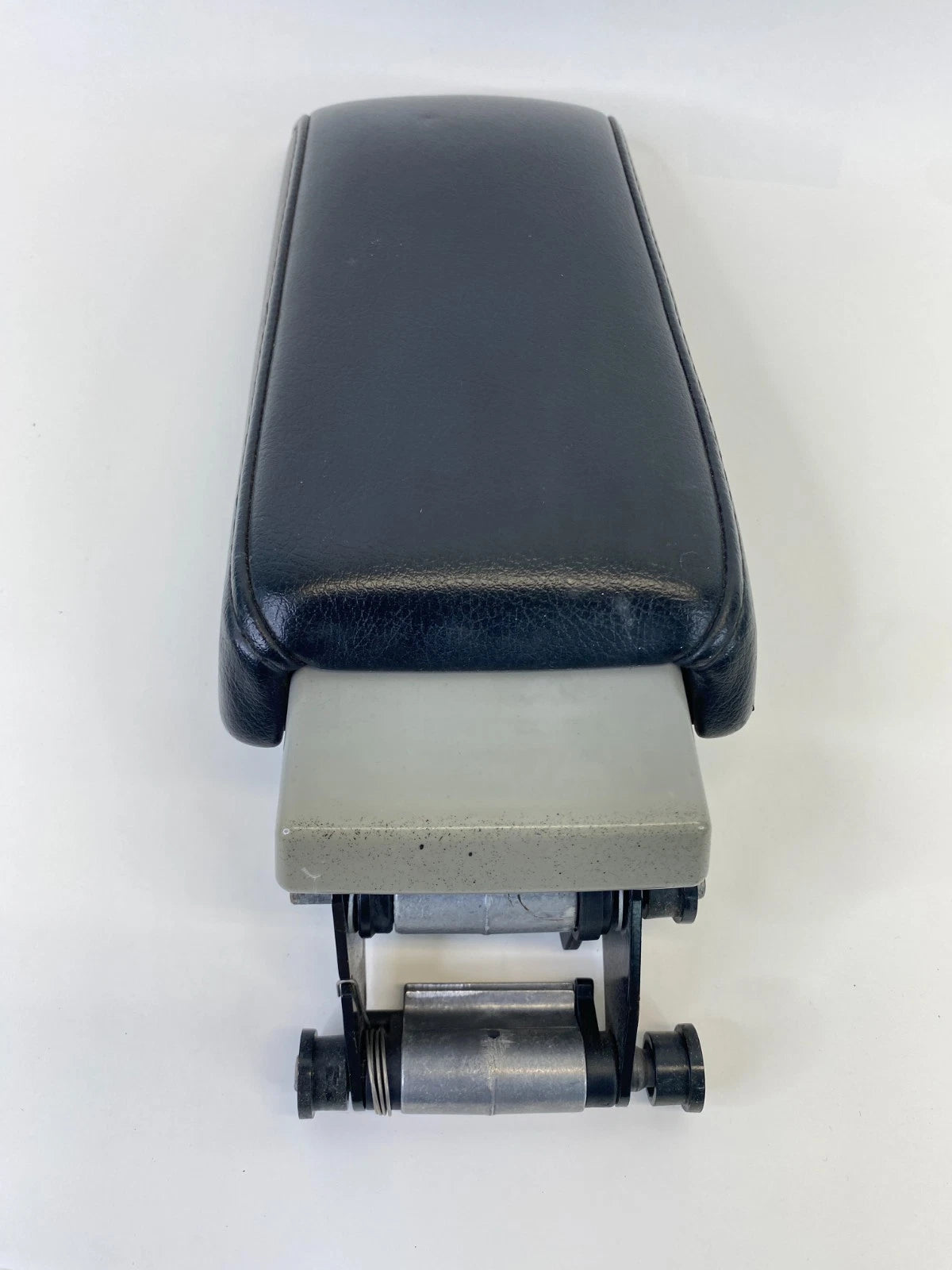 2002-2010 VOLKSWAGEN BEETLE CENTER CONSOLE ARMREST COVER LID BLACK ASSEMBLY OEM