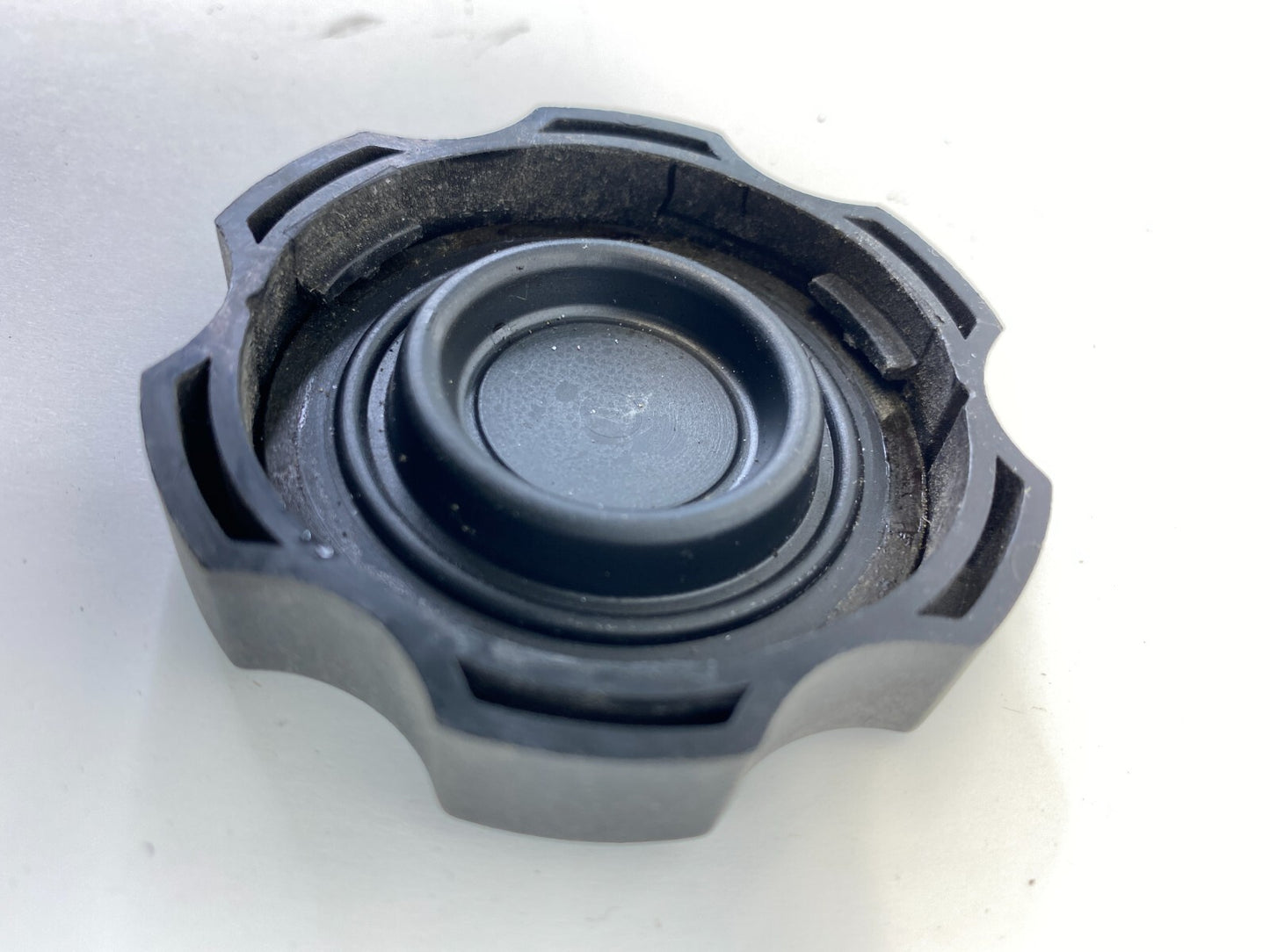 2013-2018 Hyundai Santa Fe Sport Brake Fluid Master Cylinder Cap Reservoir OEM